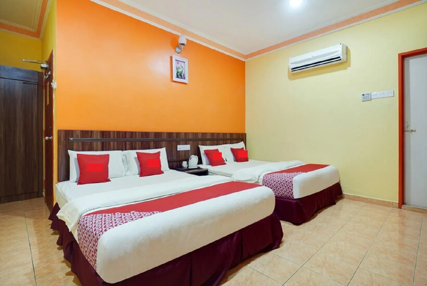 Bed in Hill Times Inn Hotel