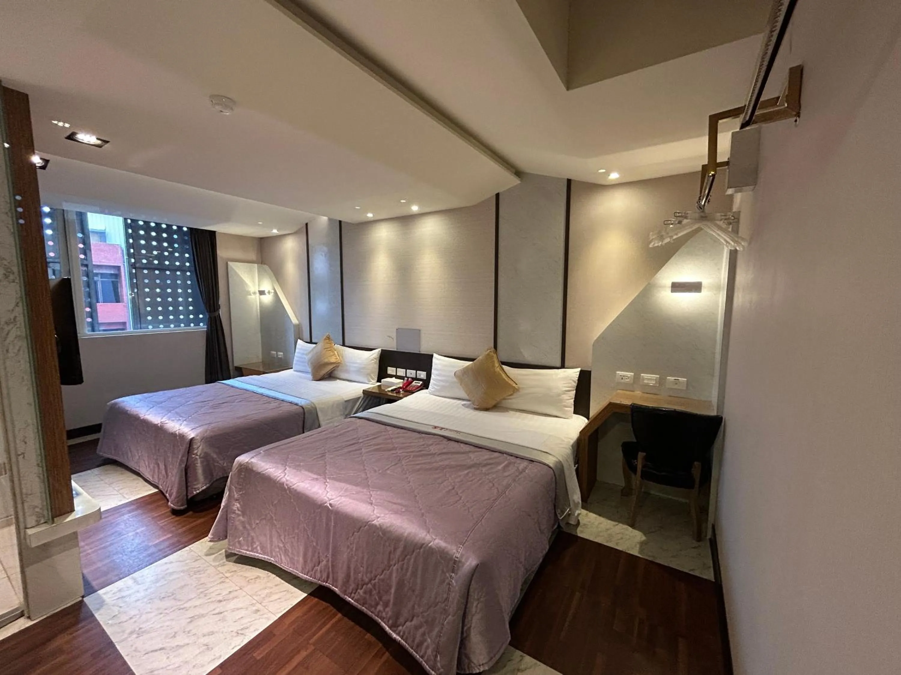 Deluxe Quadruple Room in Benz Hotel