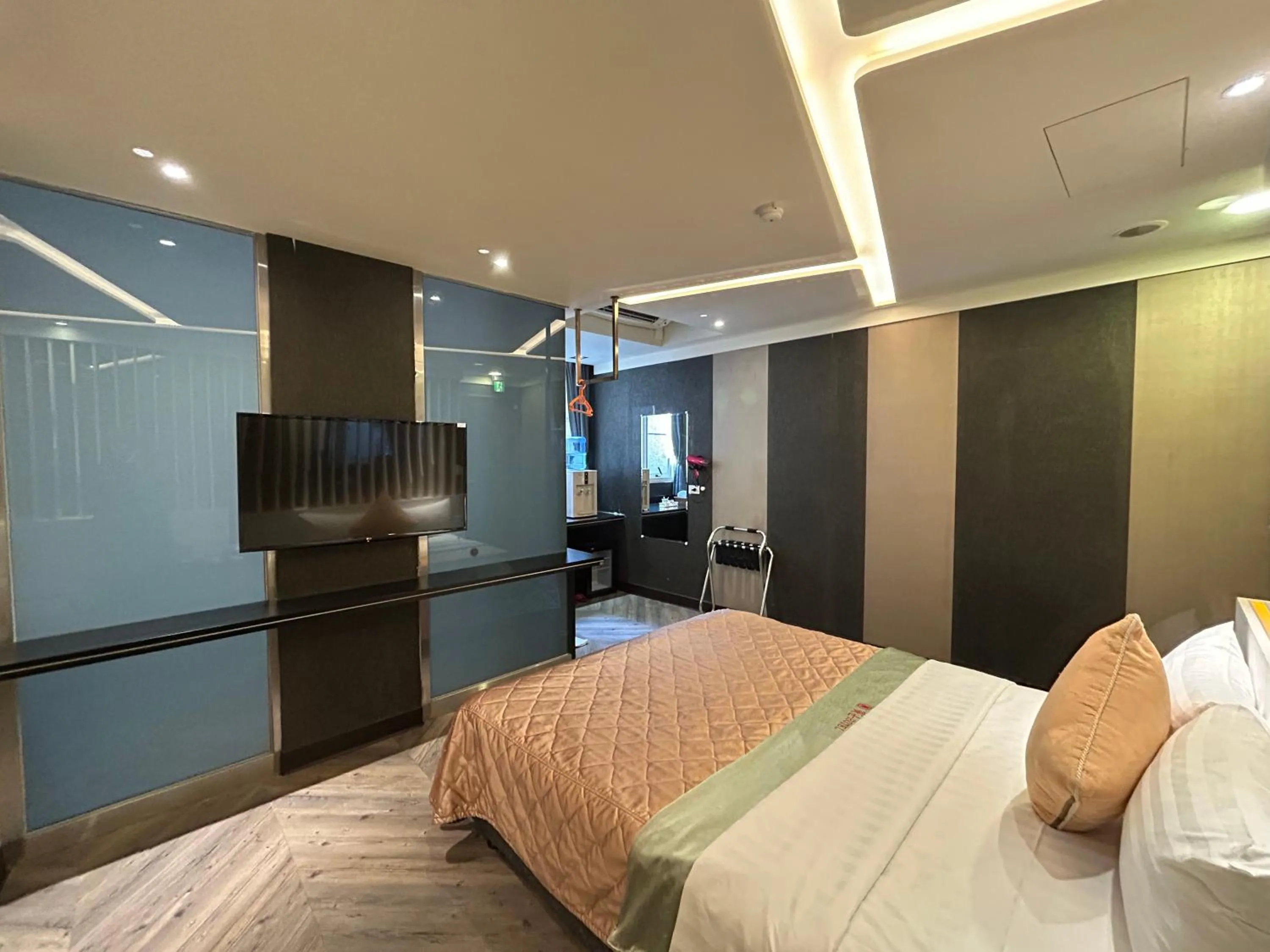 Photo of the whole room, Bed in Benz Hotel