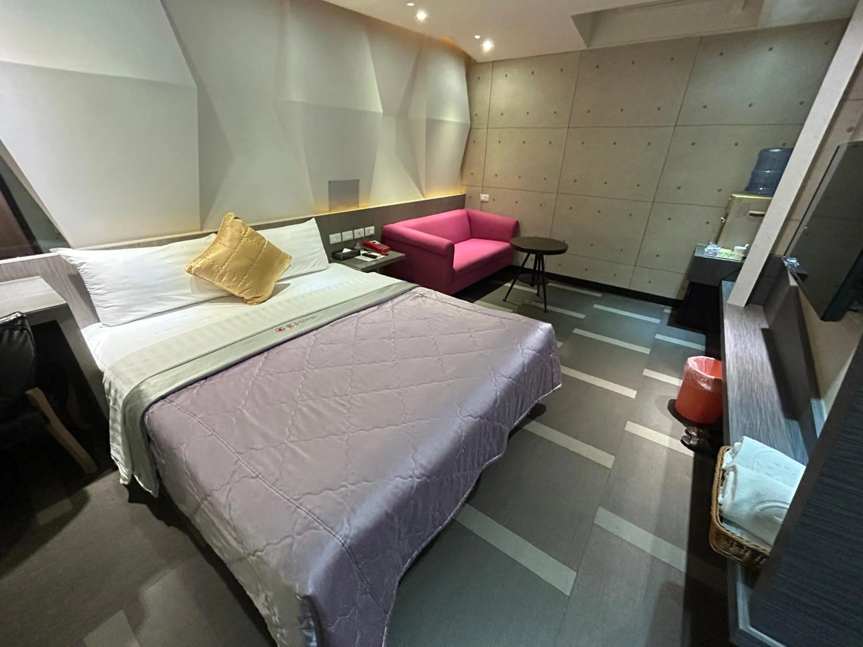 Photo of the whole room, Bed in Benz Hotel