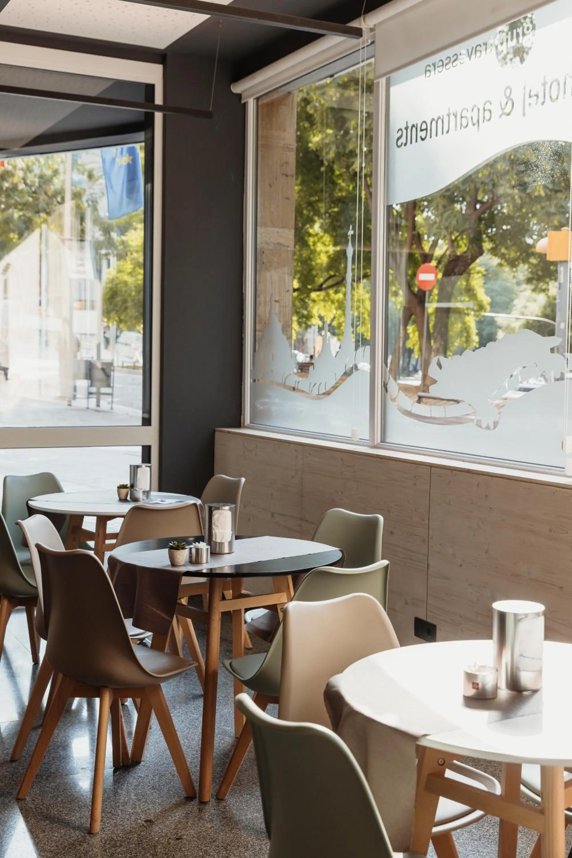 Restaurant/places to eat in Hotel Travessera