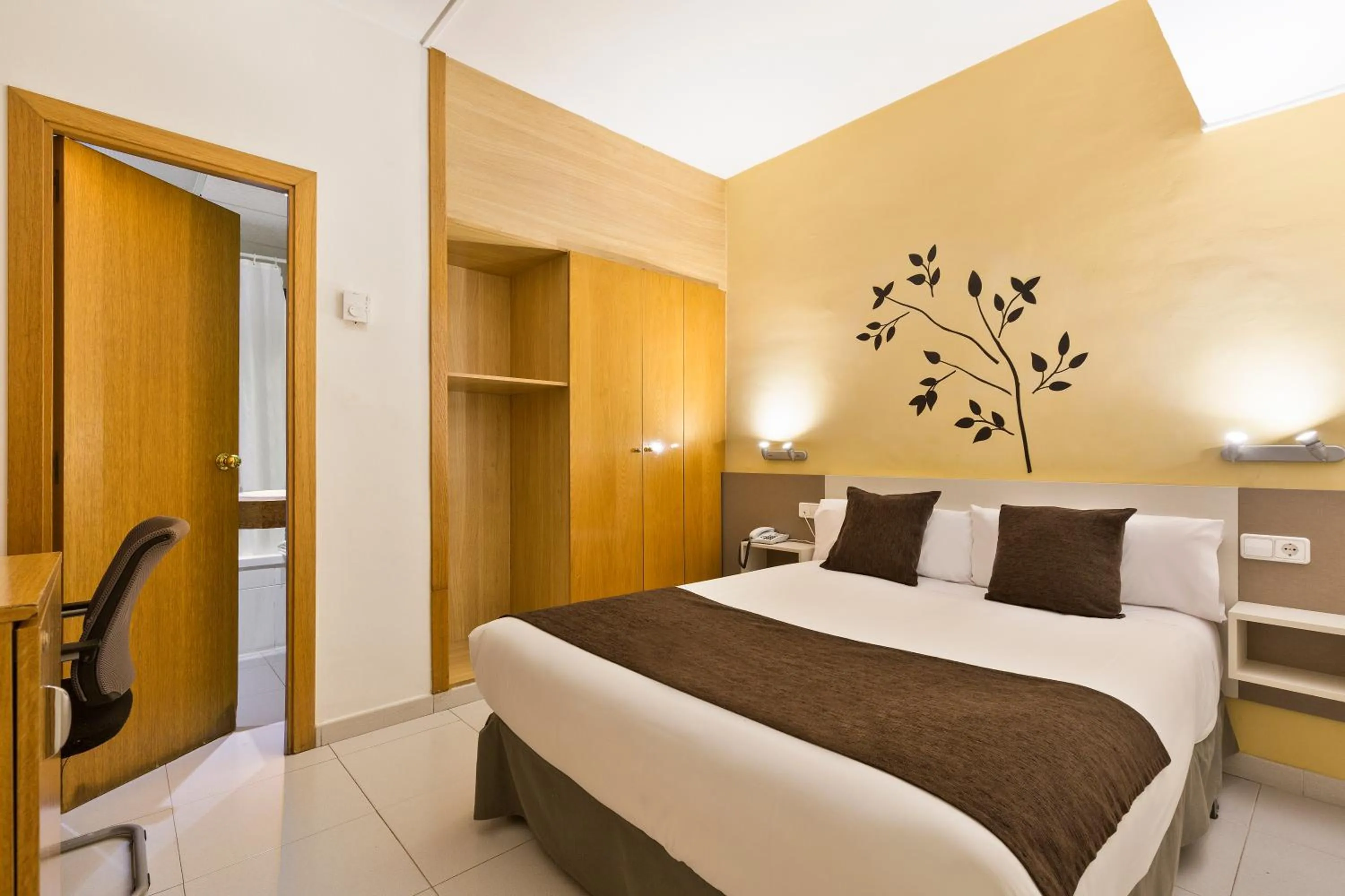 Photo of the whole room, Bed in Hotel Travessera