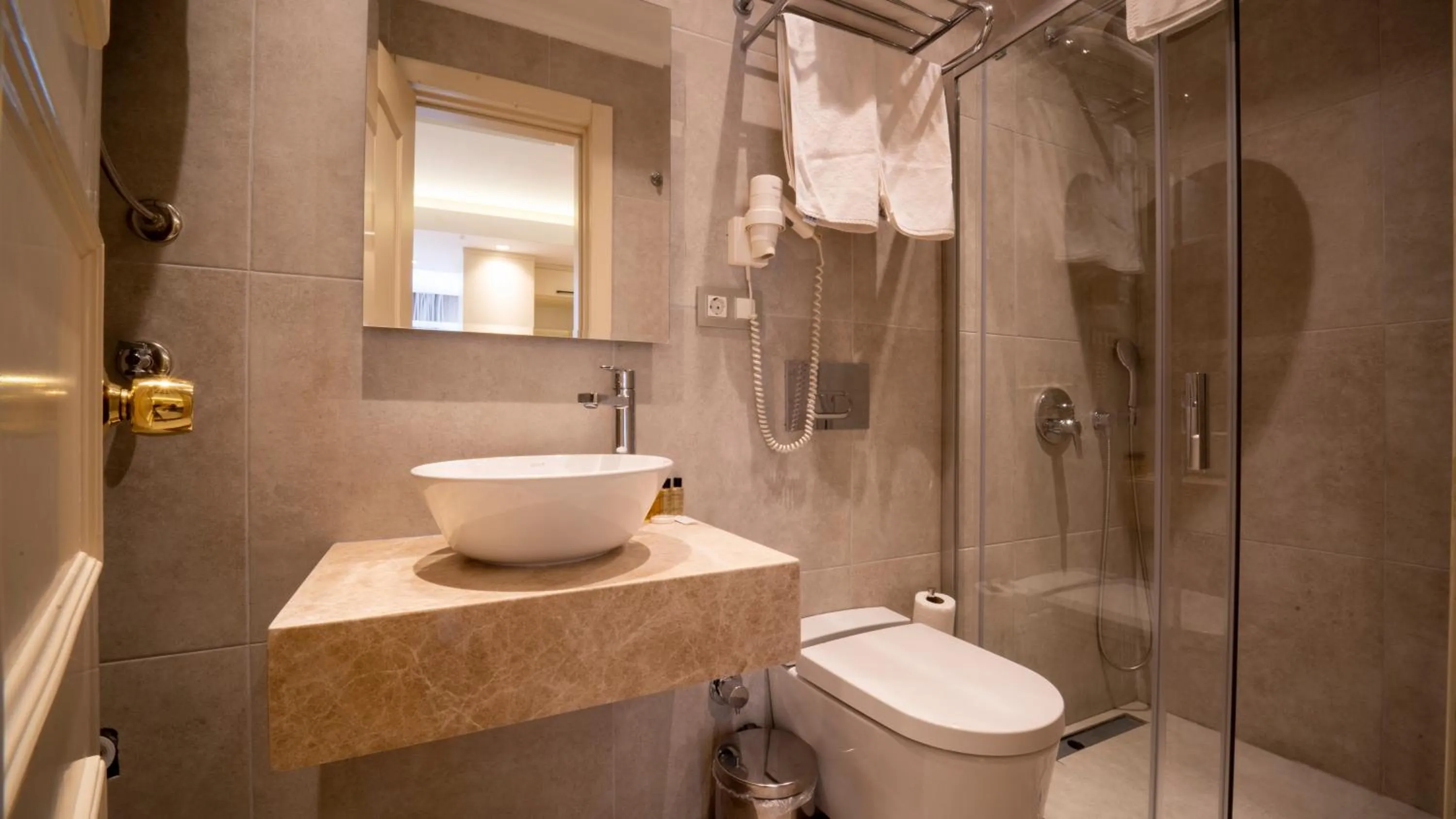 Bathroom in Rooms365