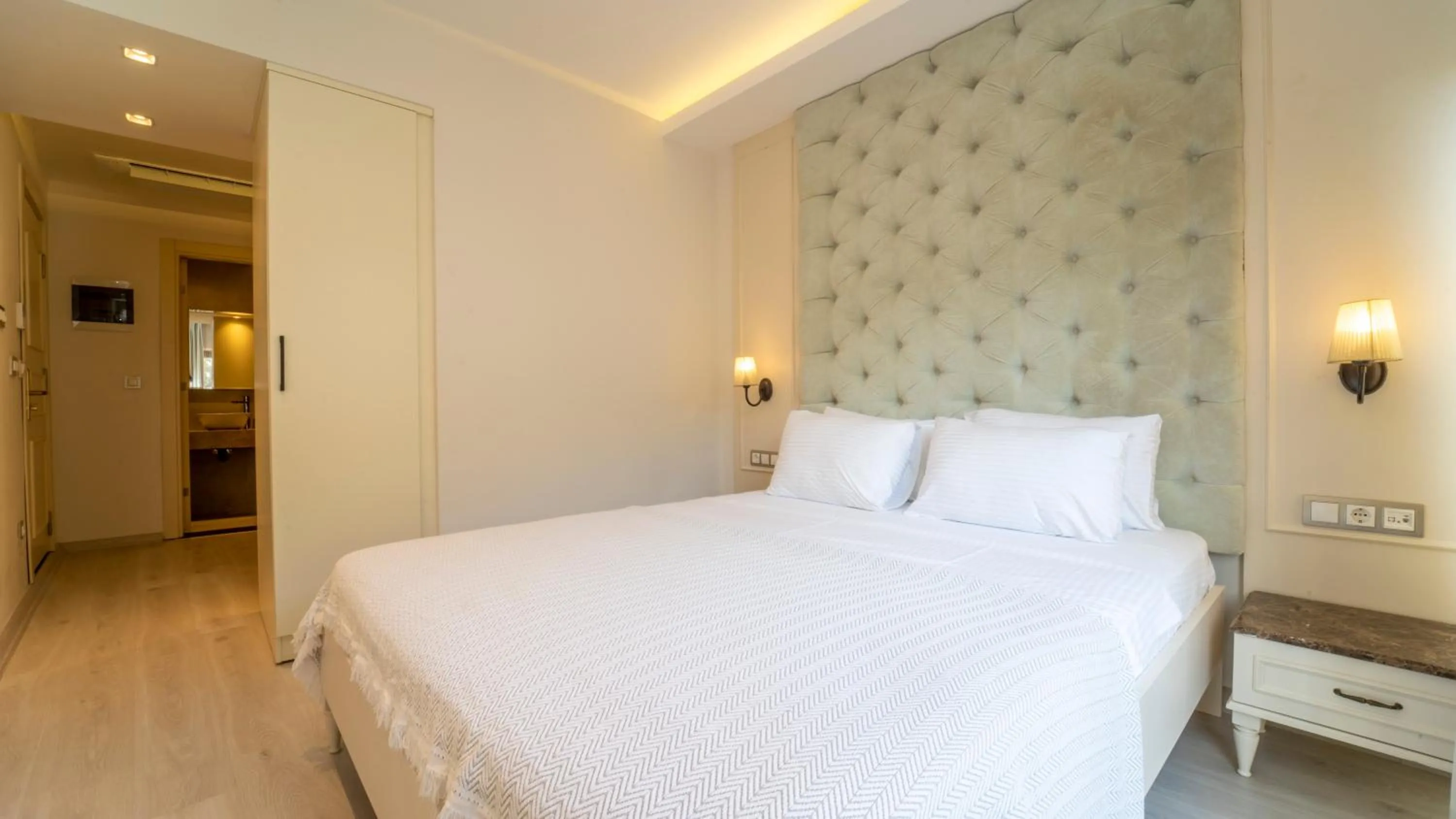 Photo of the whole room, Bed in Rooms365