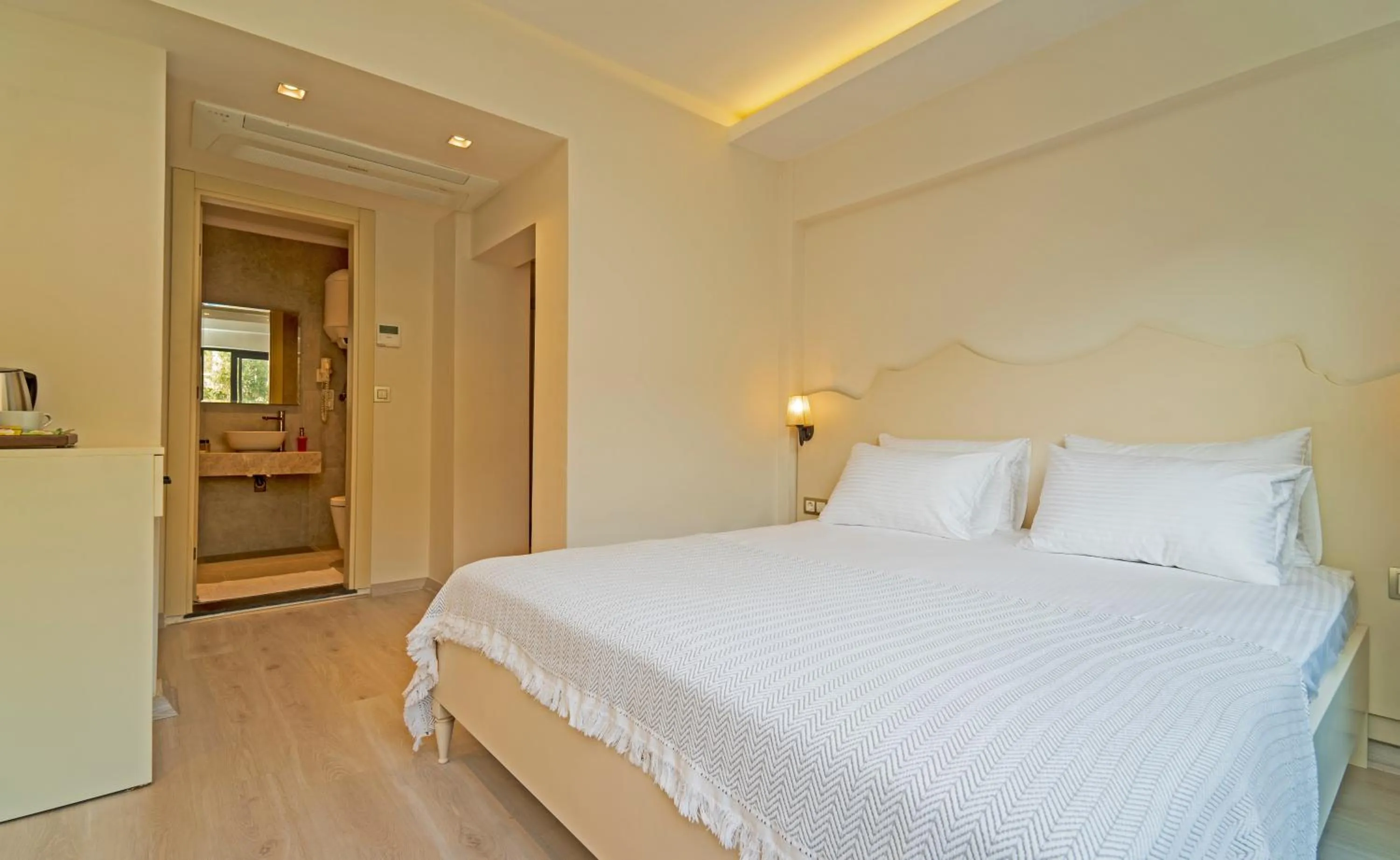 Photo of the whole room, Bed in Rooms365