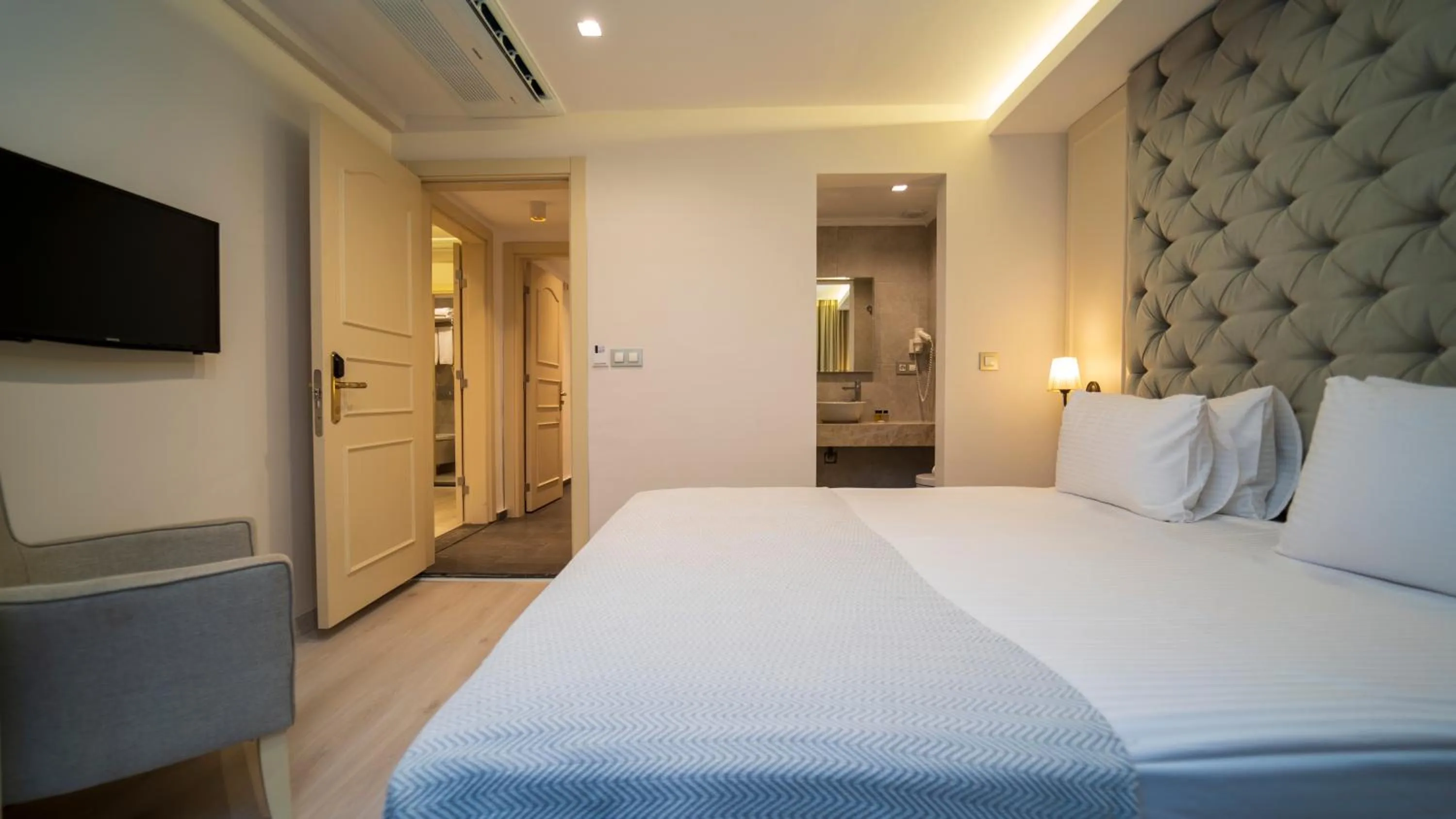 Photo of the whole room, Bed in Rooms365