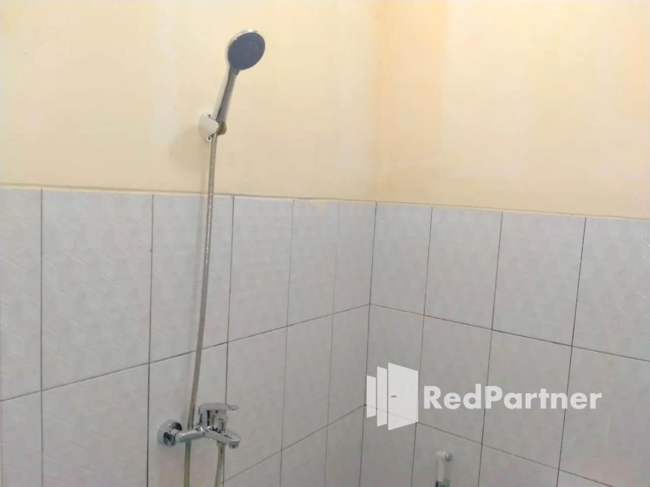 Bathroom in Navisha Guest House Syariah near Exit Tol Batang RedPartner