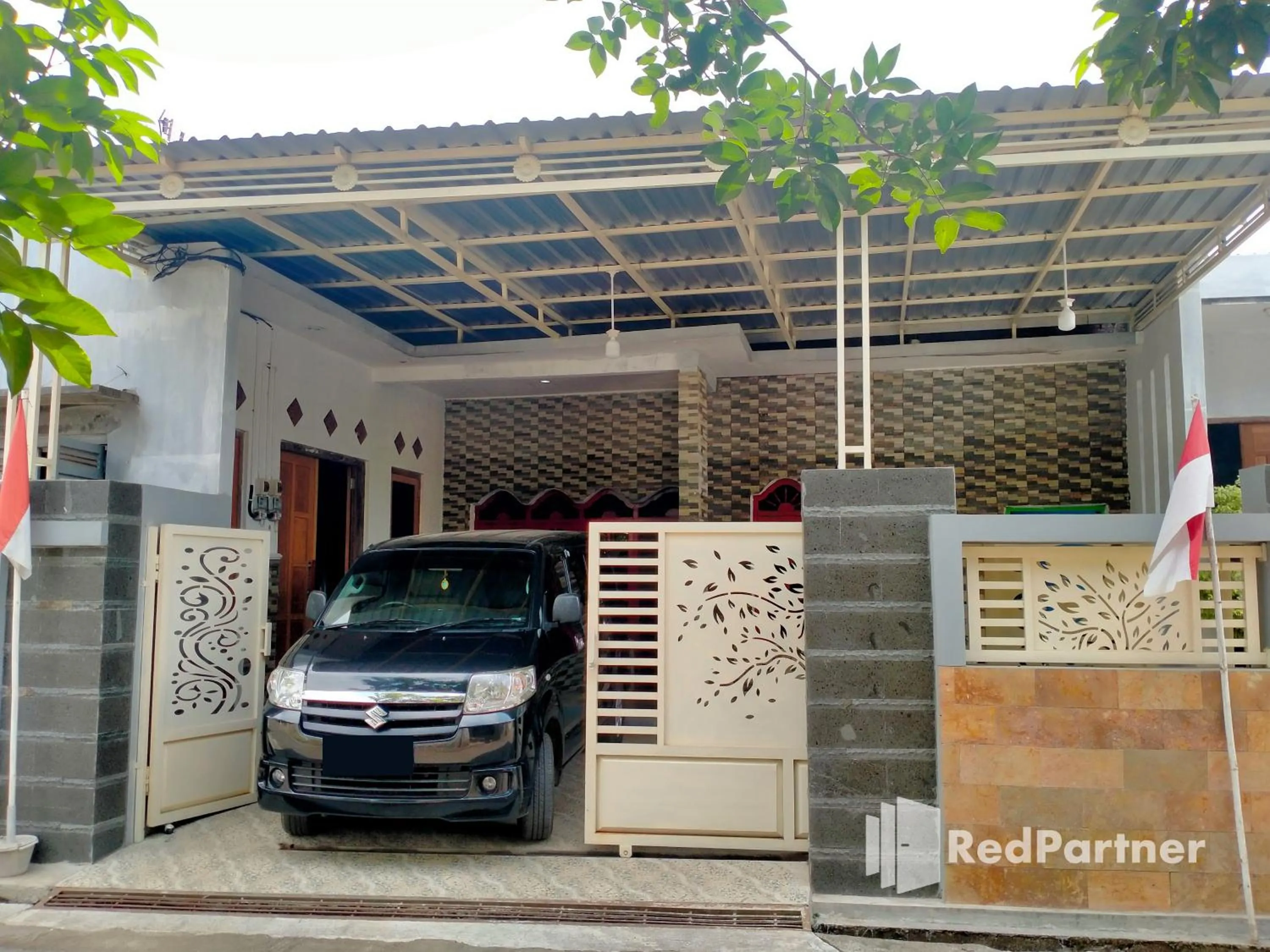Property building in Navisha Guest House Syariah near Exit Tol Batang RedPartner