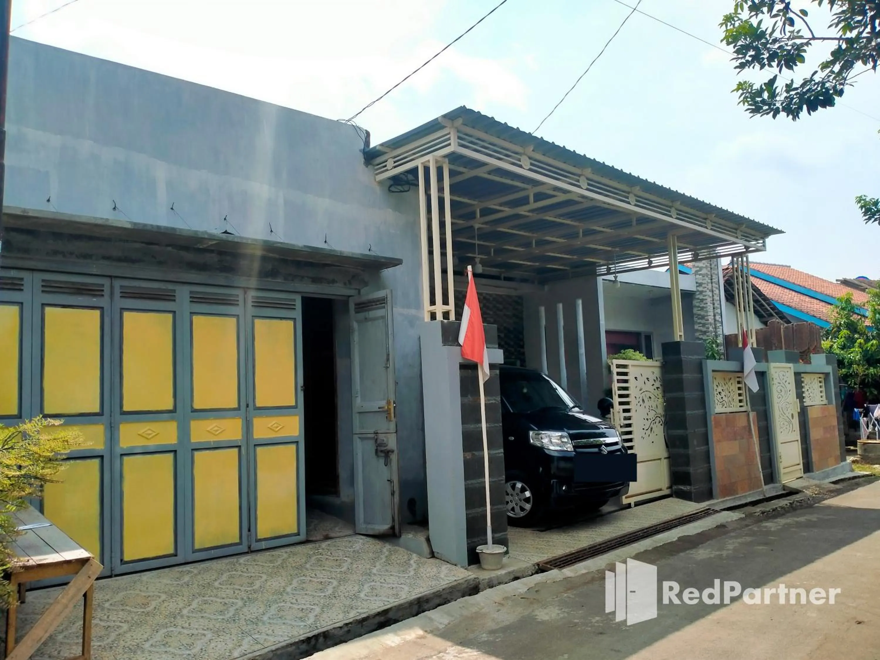 Facade/entrance in Navisha Guest House Syariah near Exit Tol Batang RedPartner