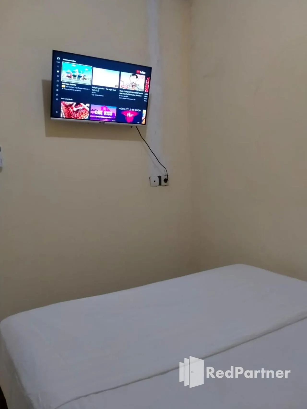 Bedroom, Bed in Navisha Guest House Syariah near Exit Tol Batang RedPartner