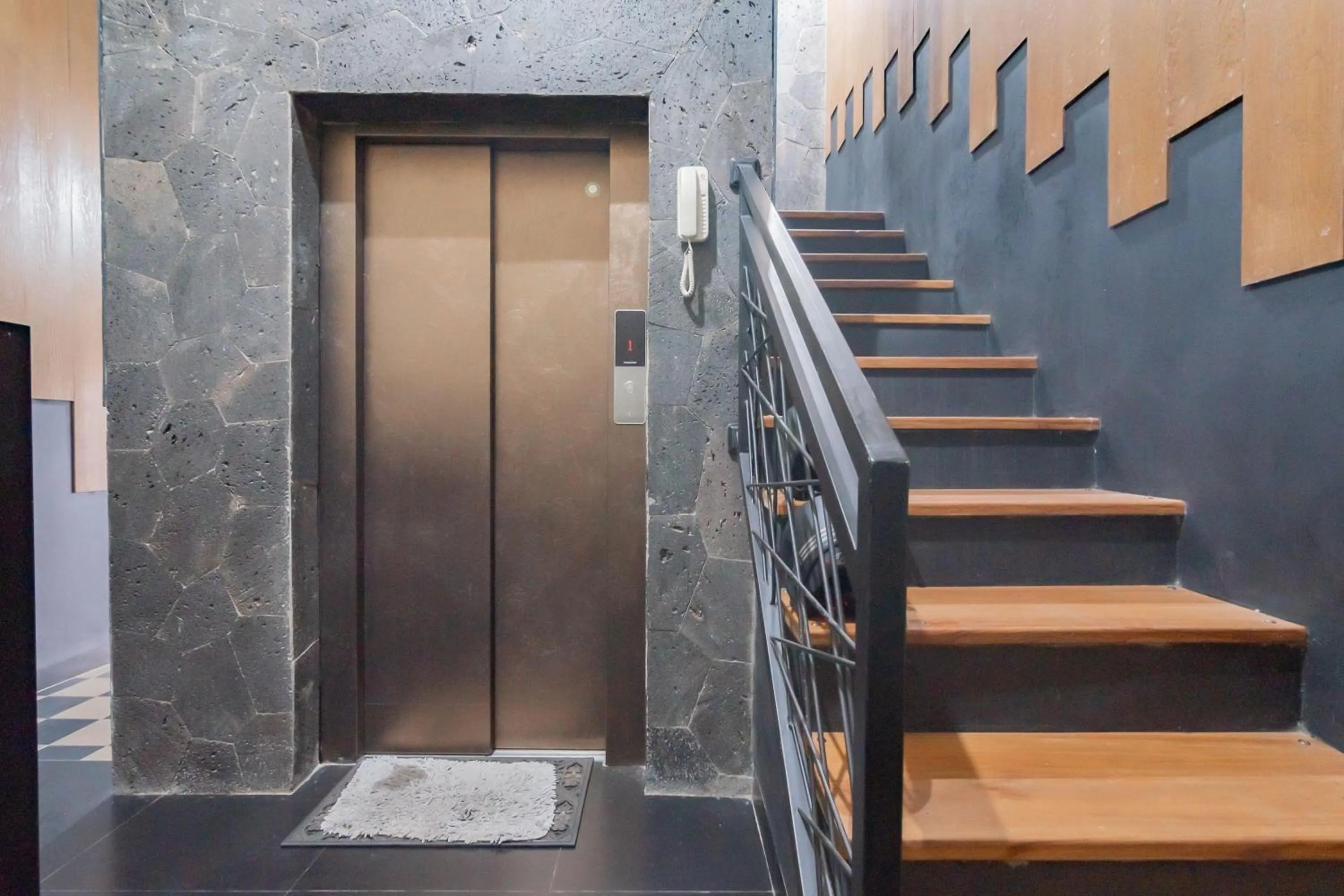 elevator in Urbanview Elephant Eleven Residence Buah Batu Bandung by RedDoorz
