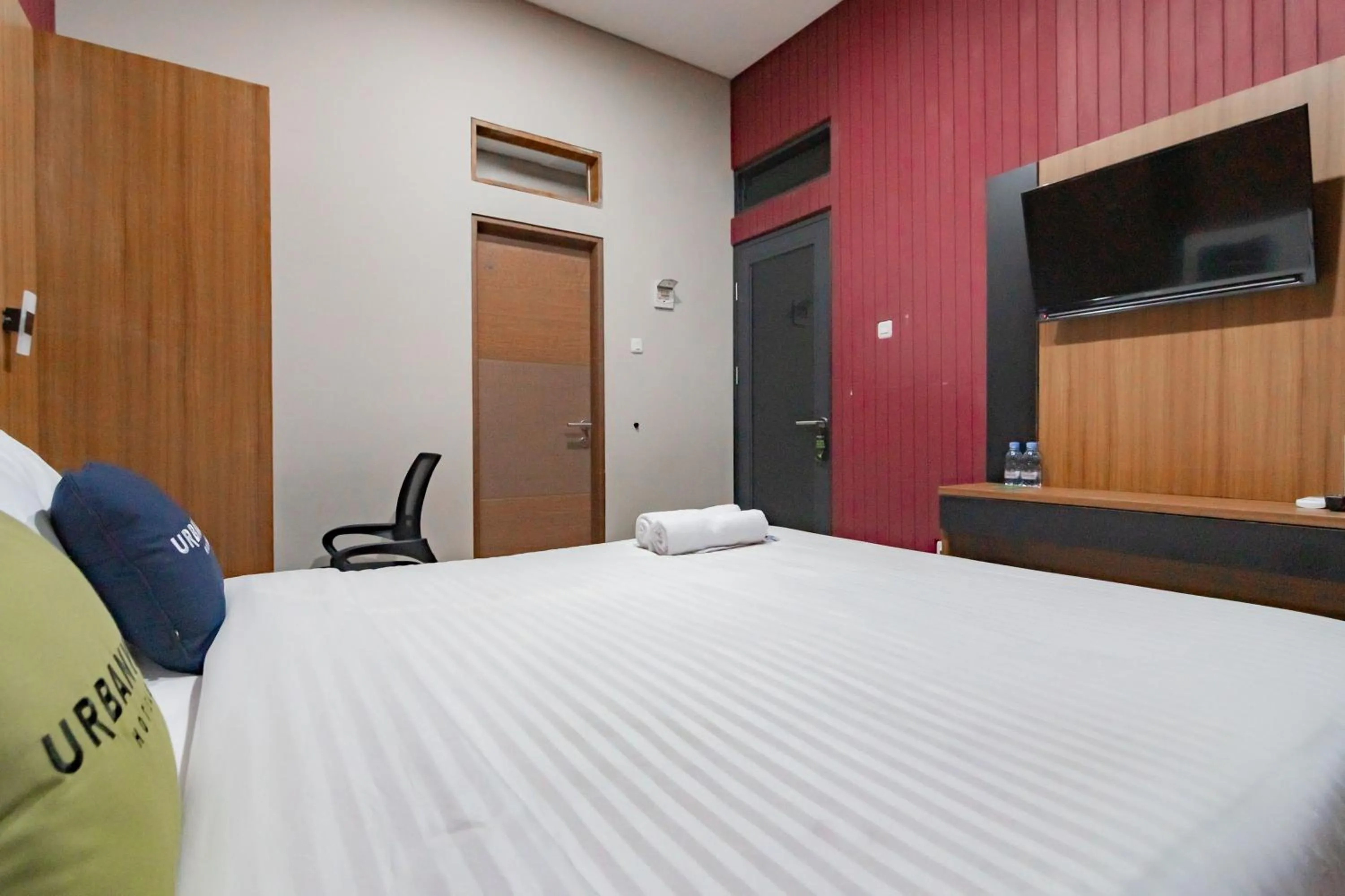 Bedroom, Bed in Urbanview Elephant Eleven Residence Buah Batu Bandung by RedDoorz