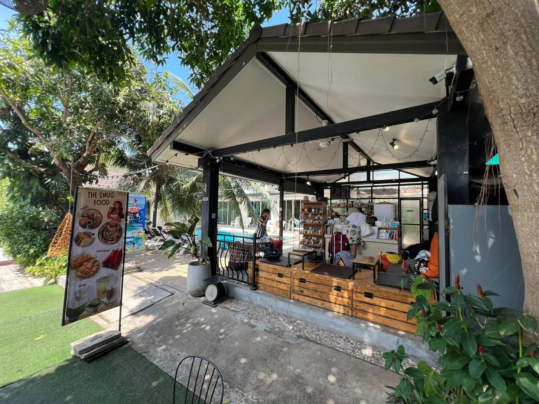 Patio in The Snug Airportel - Phuket Airport