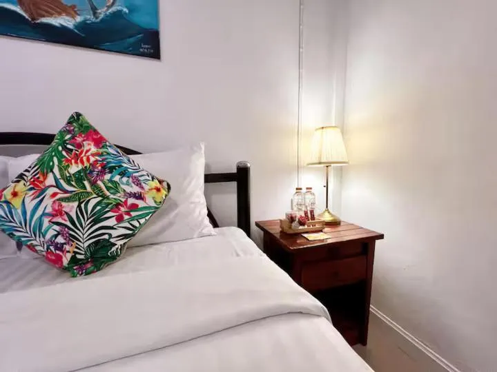 Bed in The Snug Airportel - Phuket Airport