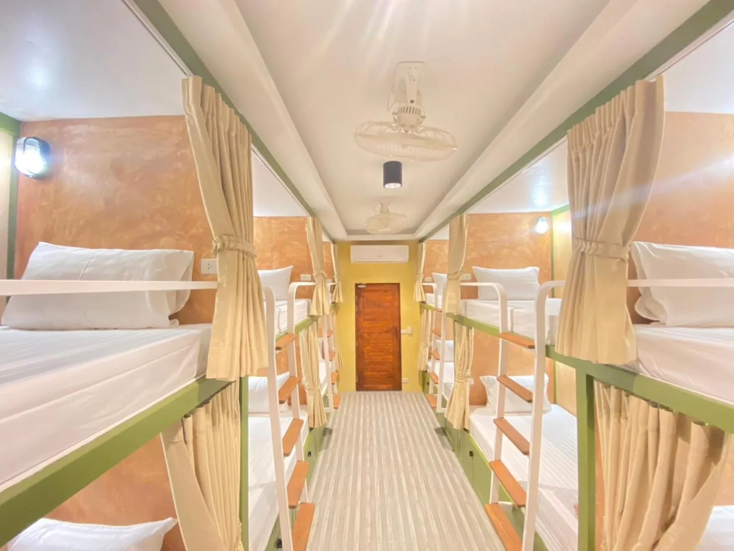 Bed in The Snug Airportel - Phuket Airport