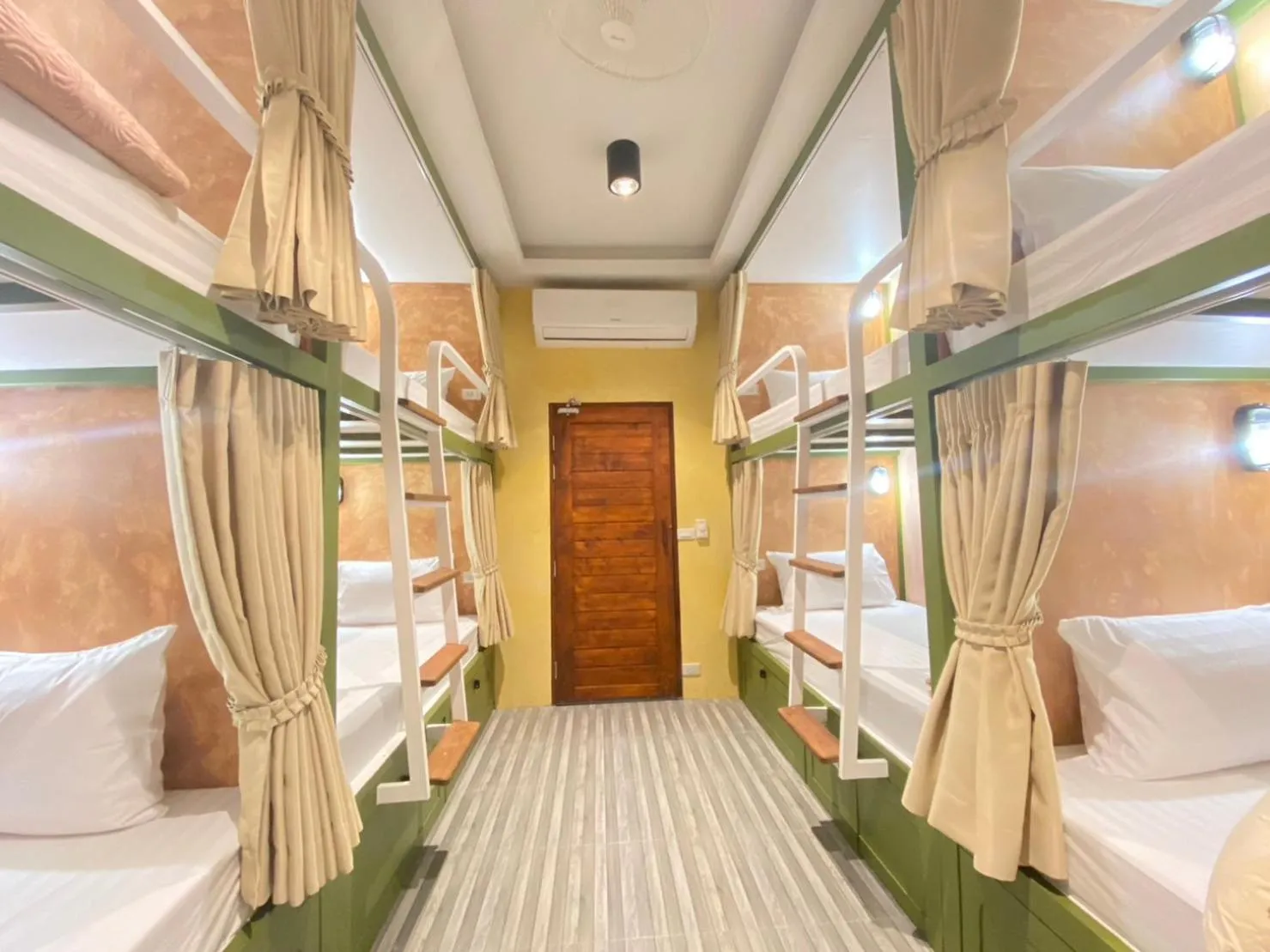 Bed in The Snug Airportel - Phuket Airport