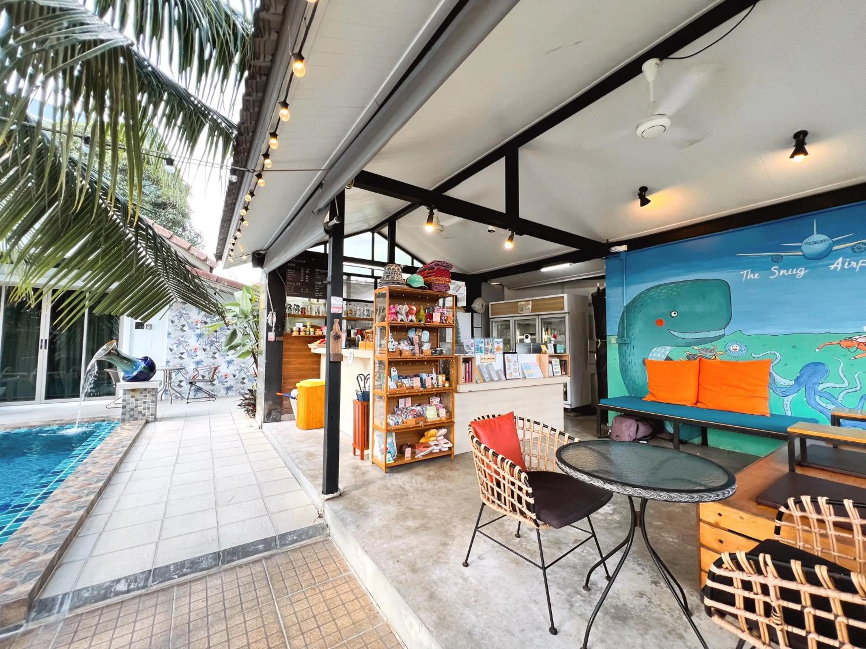Lobby or reception in The Snug Airportel - Phuket Airport
