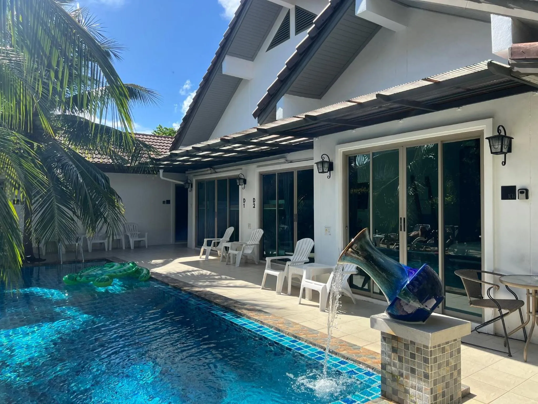 Pool view in The Snug Airportel - Phuket Airport