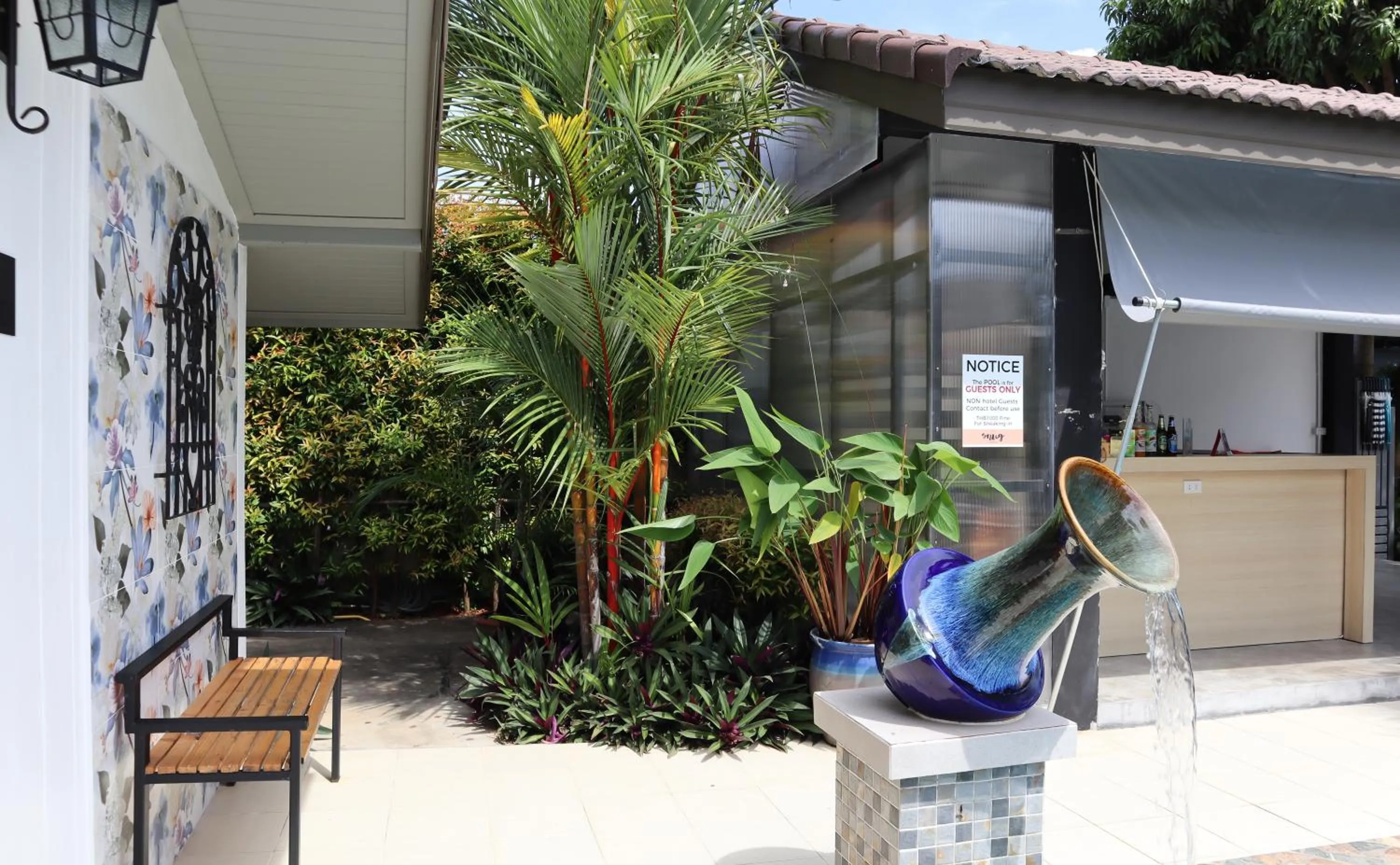 Lobby or reception in The Snug Airportel - Phuket Airport