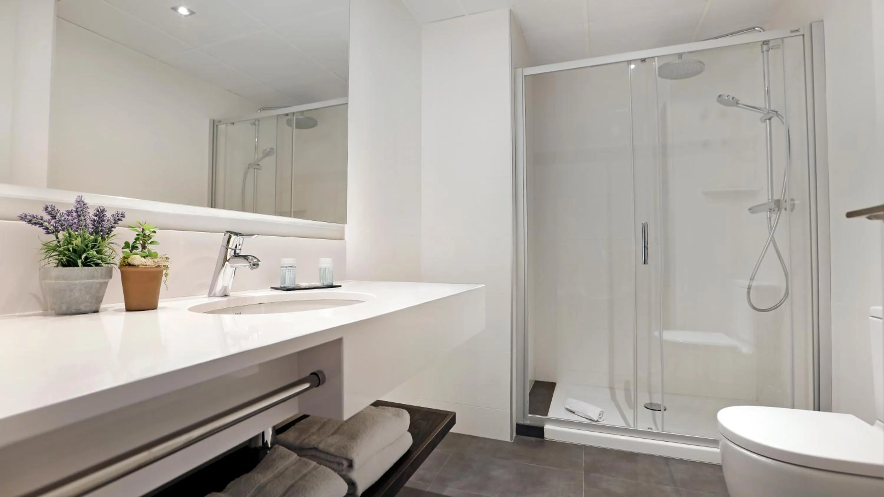 Bathroom in Arc La Rambla