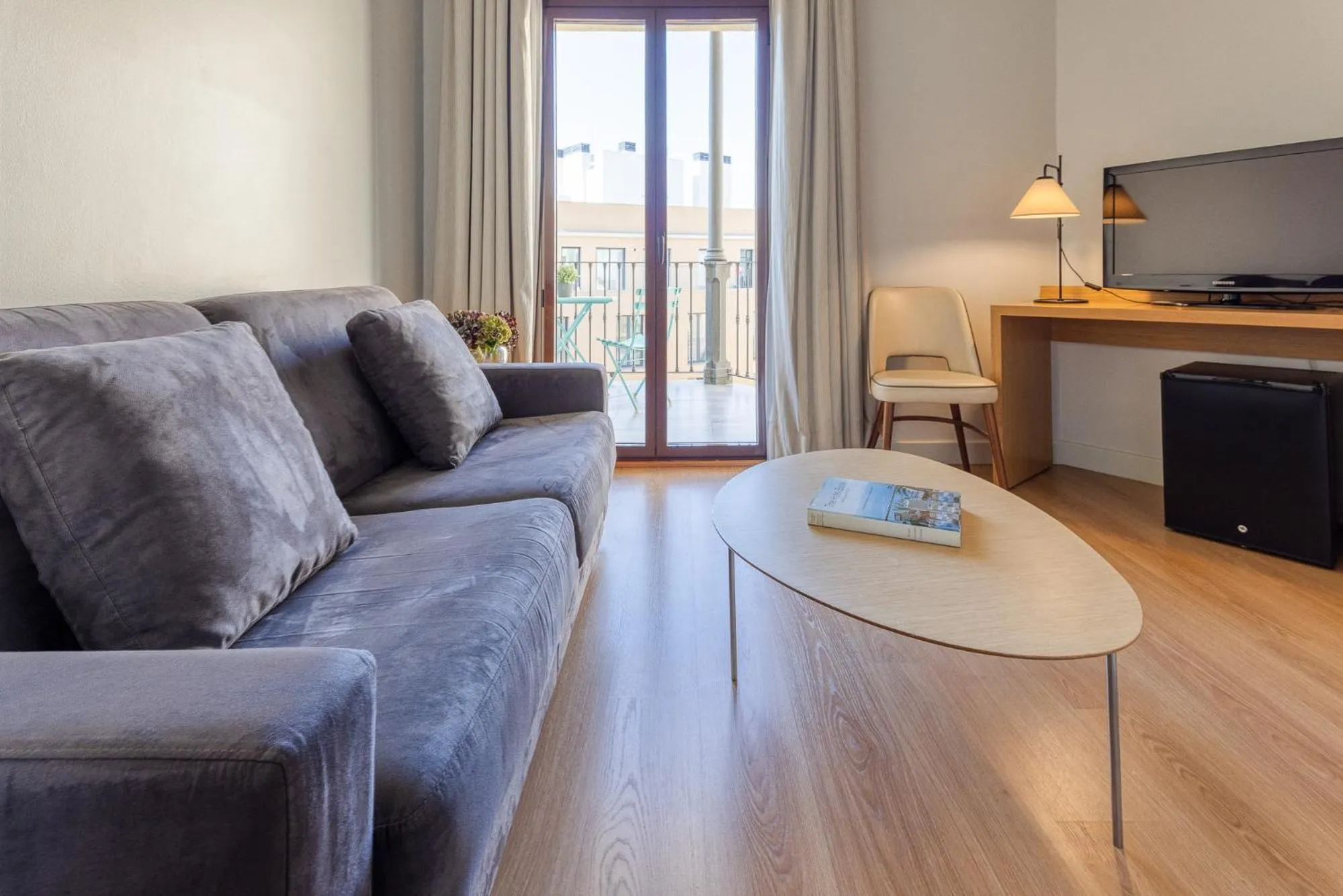 Photo of the whole room in Arc La Rambla