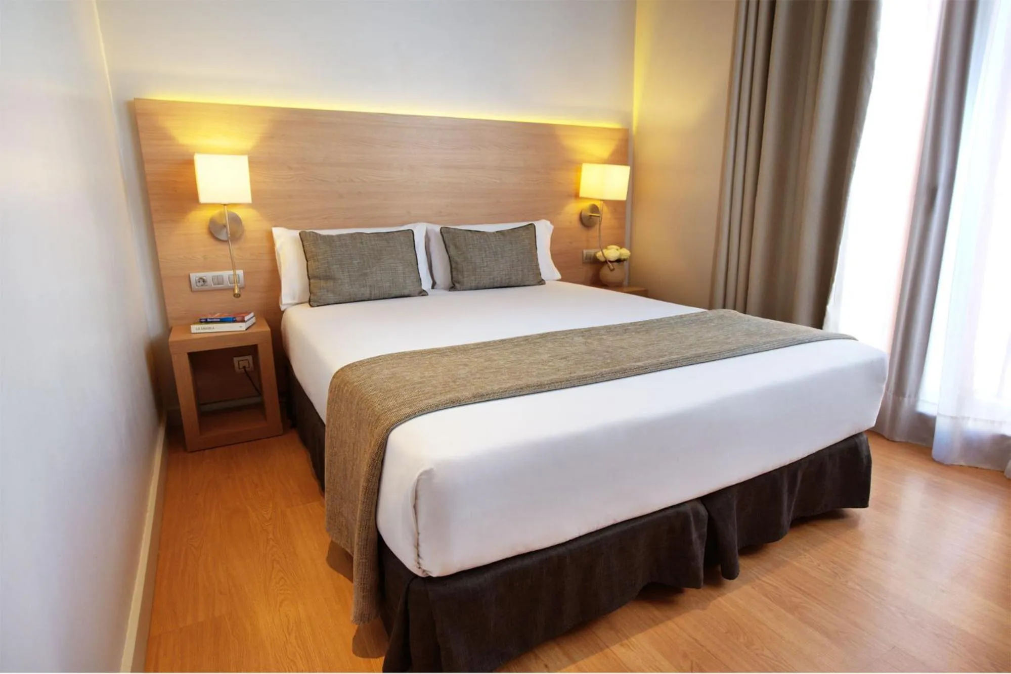 Photo of the whole room, Bed in Arc La Rambla