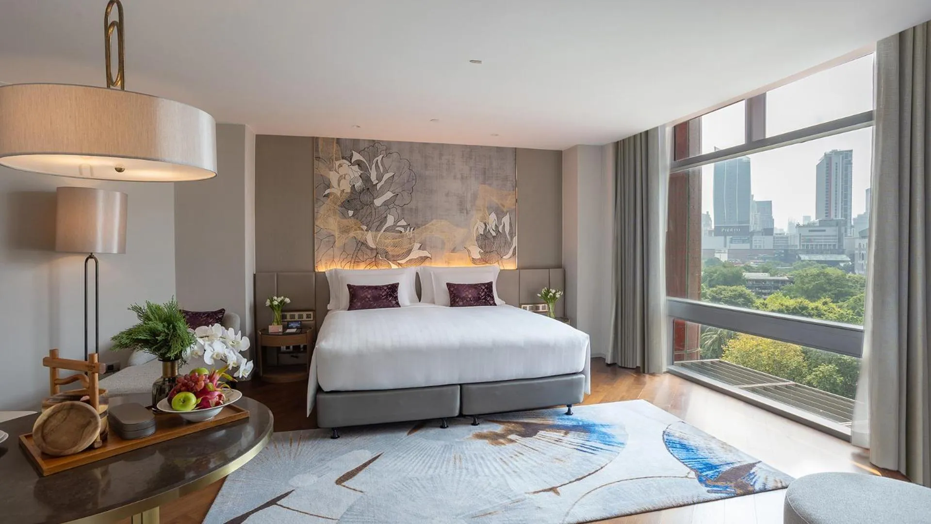 View (from property/room), Bed in Chatrium Grand Bangkok