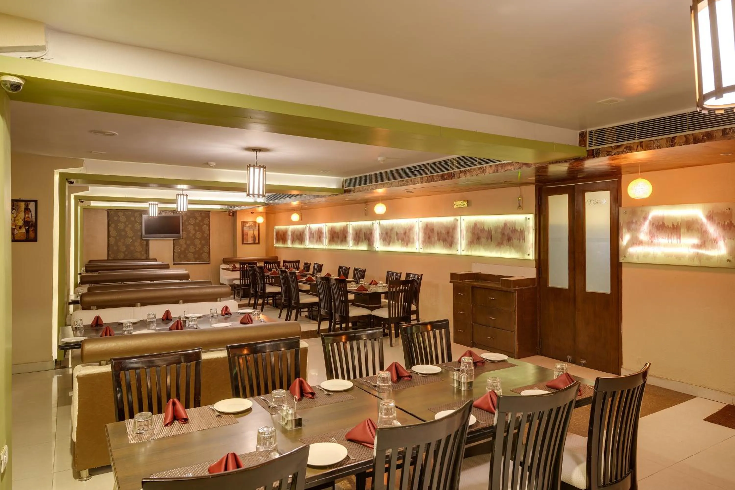 Food and drinks in The Royal Melange Beacon