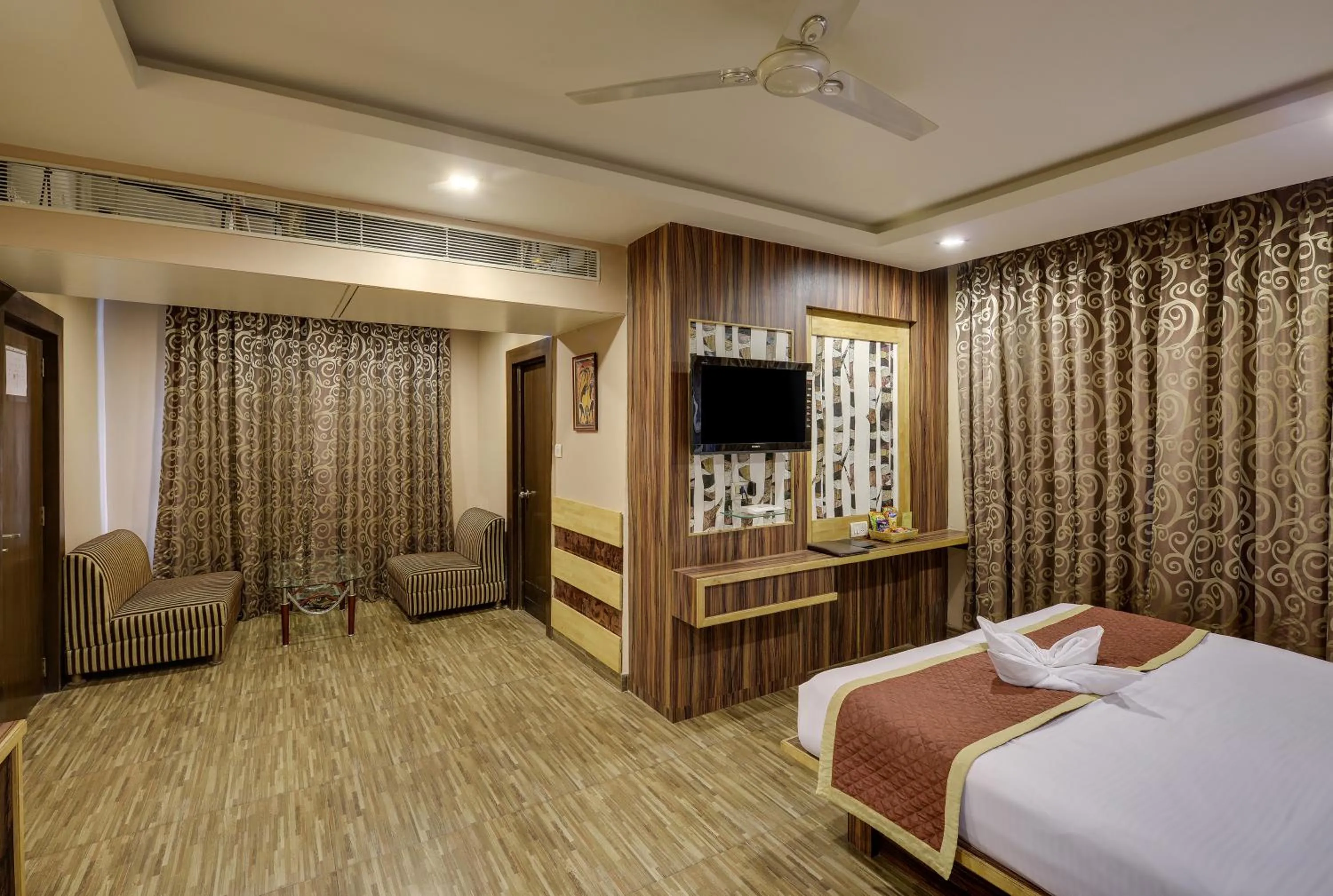 Photo of the whole room, Bed in The Royal Melange Beacon