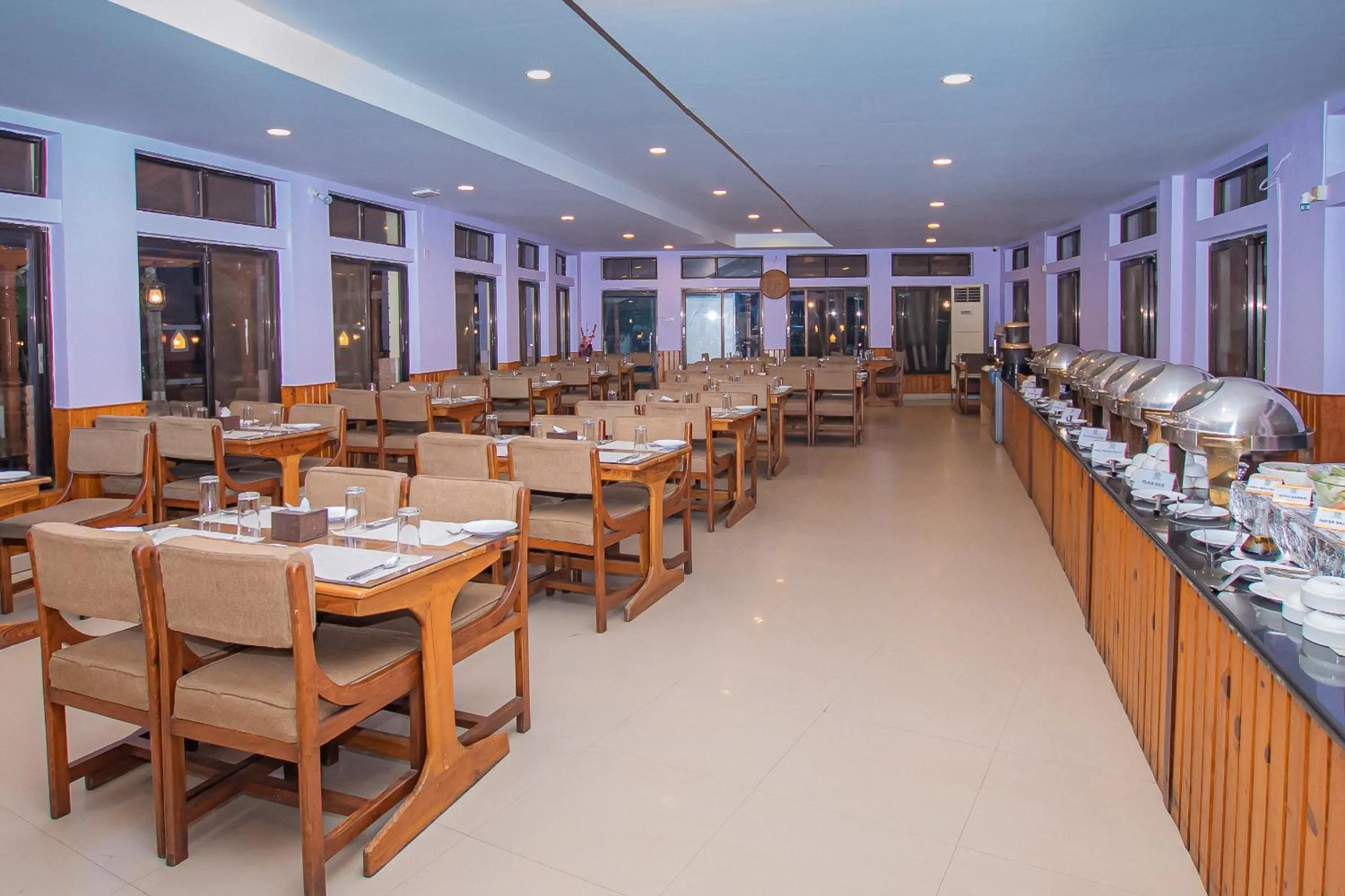 Restaurant/places to eat in Hotel Seven Limited