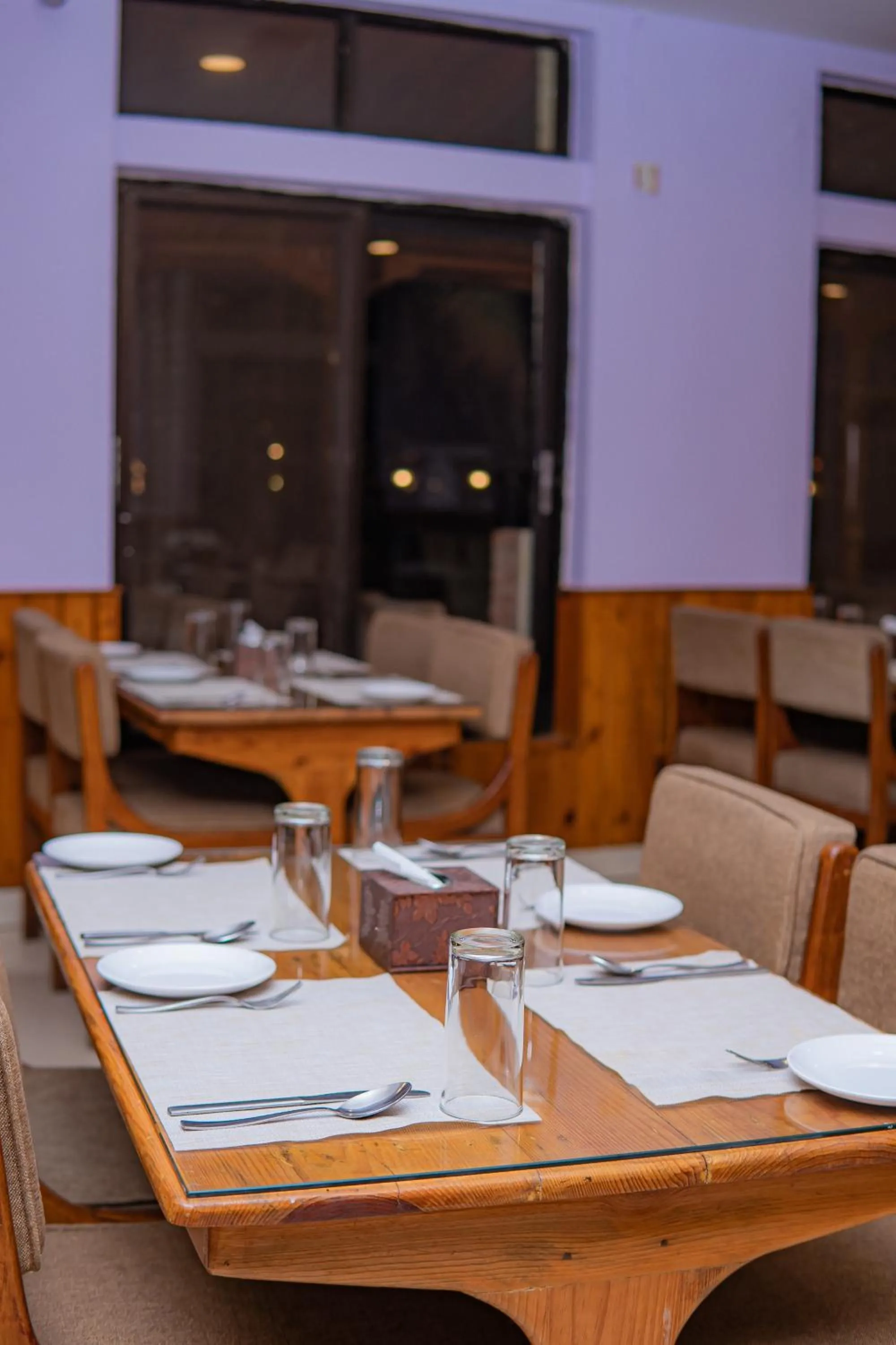 Restaurant/places to eat in Hotel Seven Limited