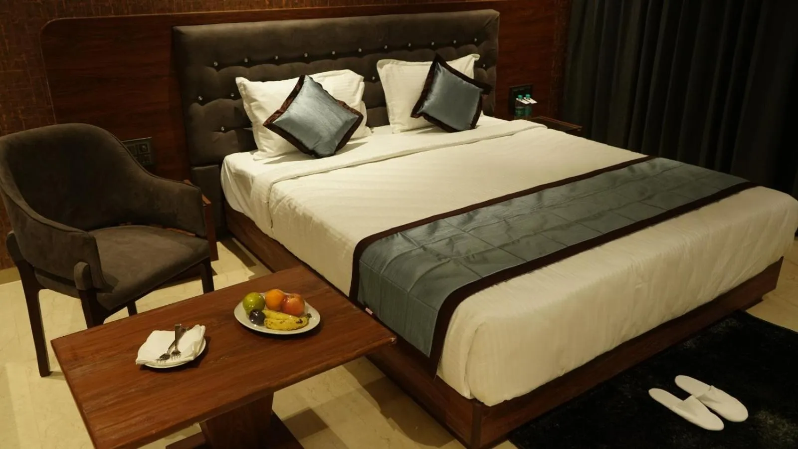 Bed in Alaukik Hotel