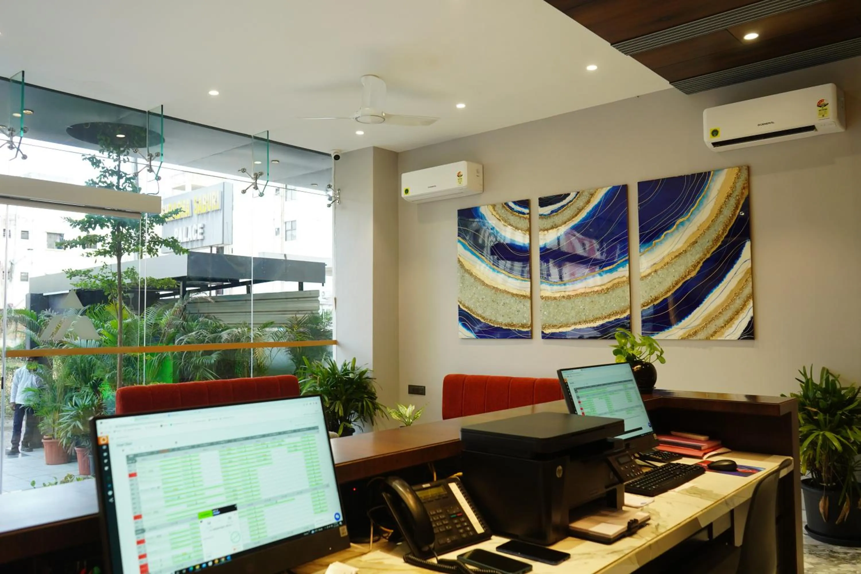 TV and multimedia in Alaukik Hotel