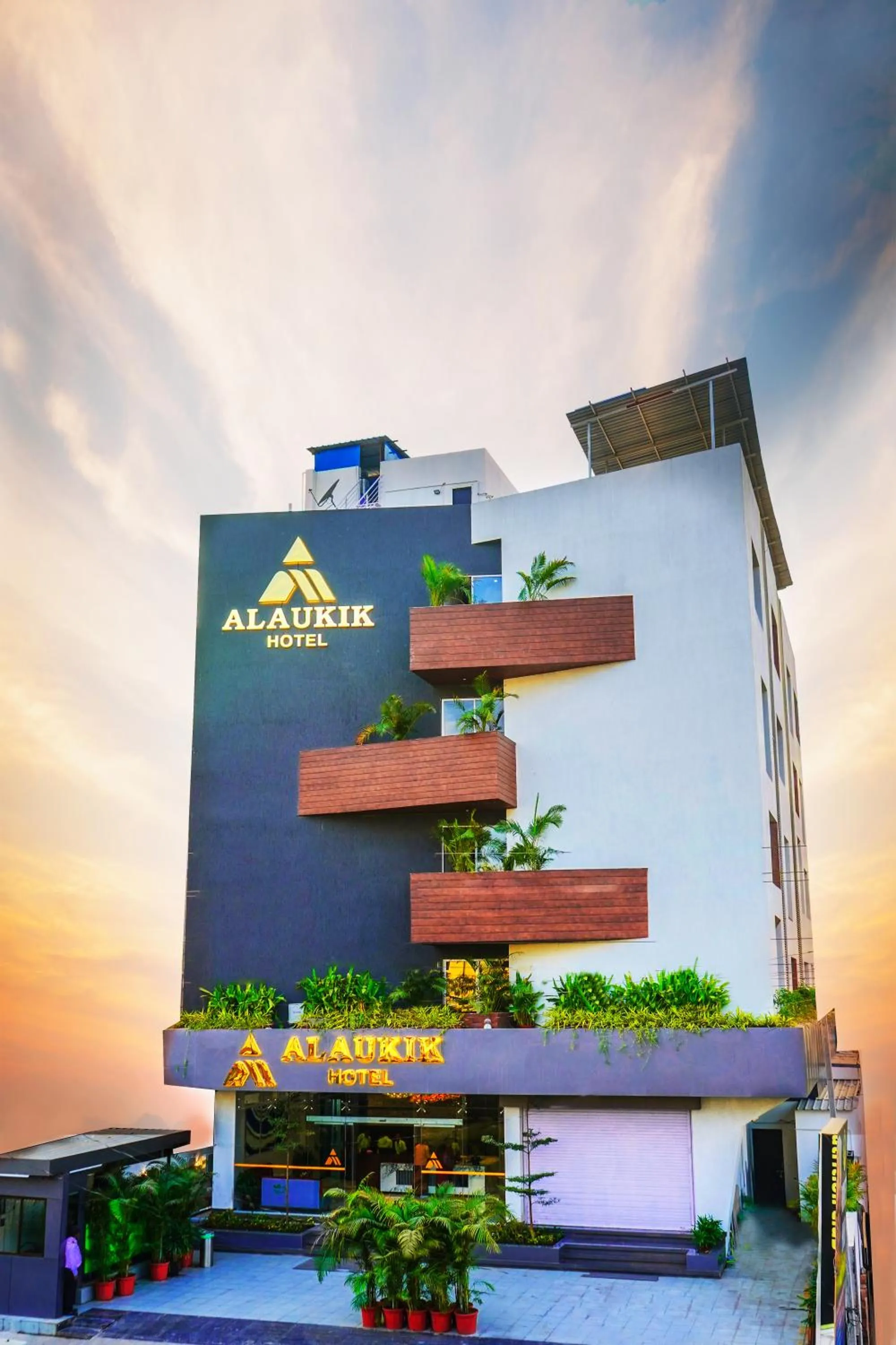 Property building in Alaukik Hotel
