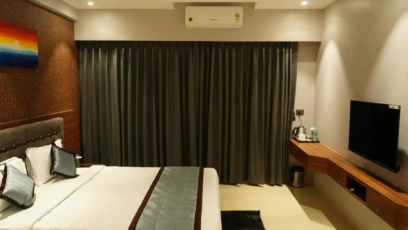 Bed in Alaukik Hotel