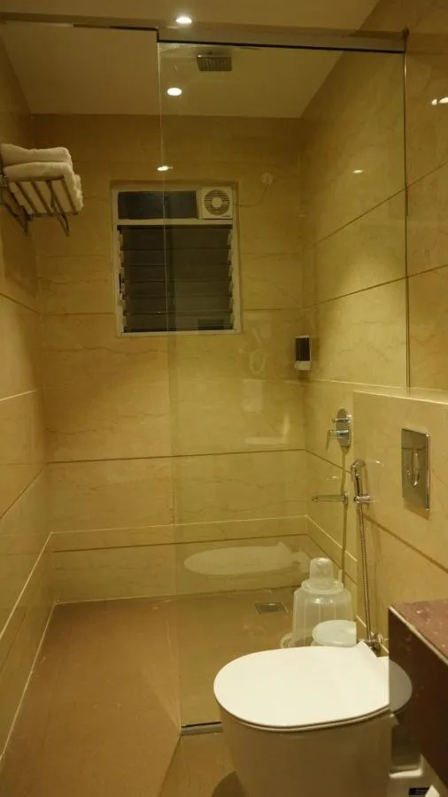 Bathroom in Alaukik Hotel