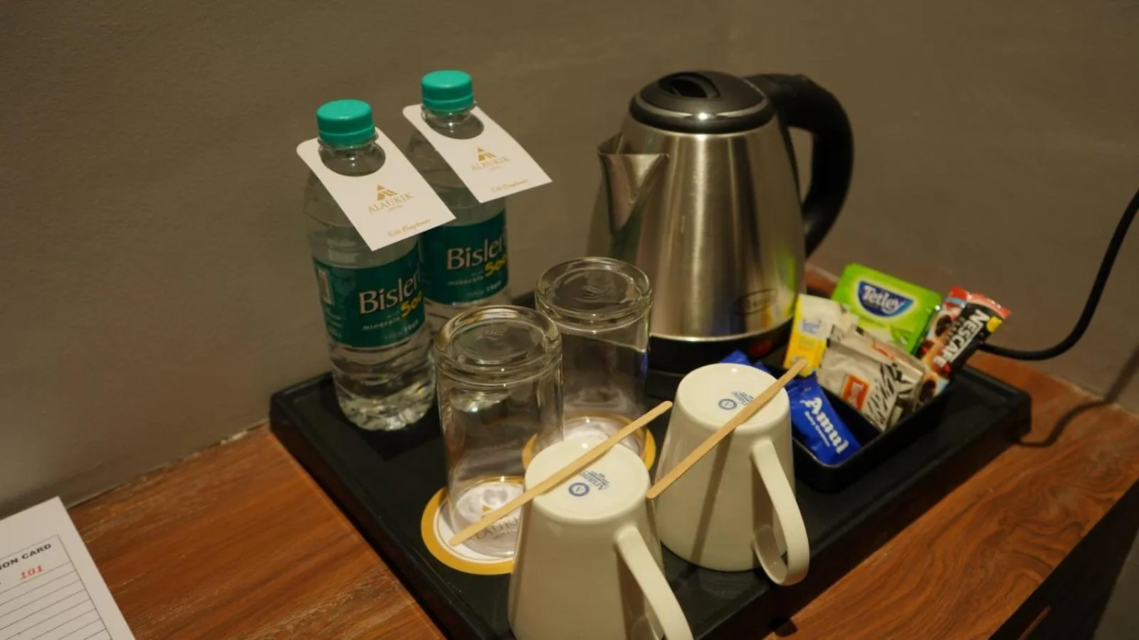 Coffee/tea facilities in Alaukik Hotel