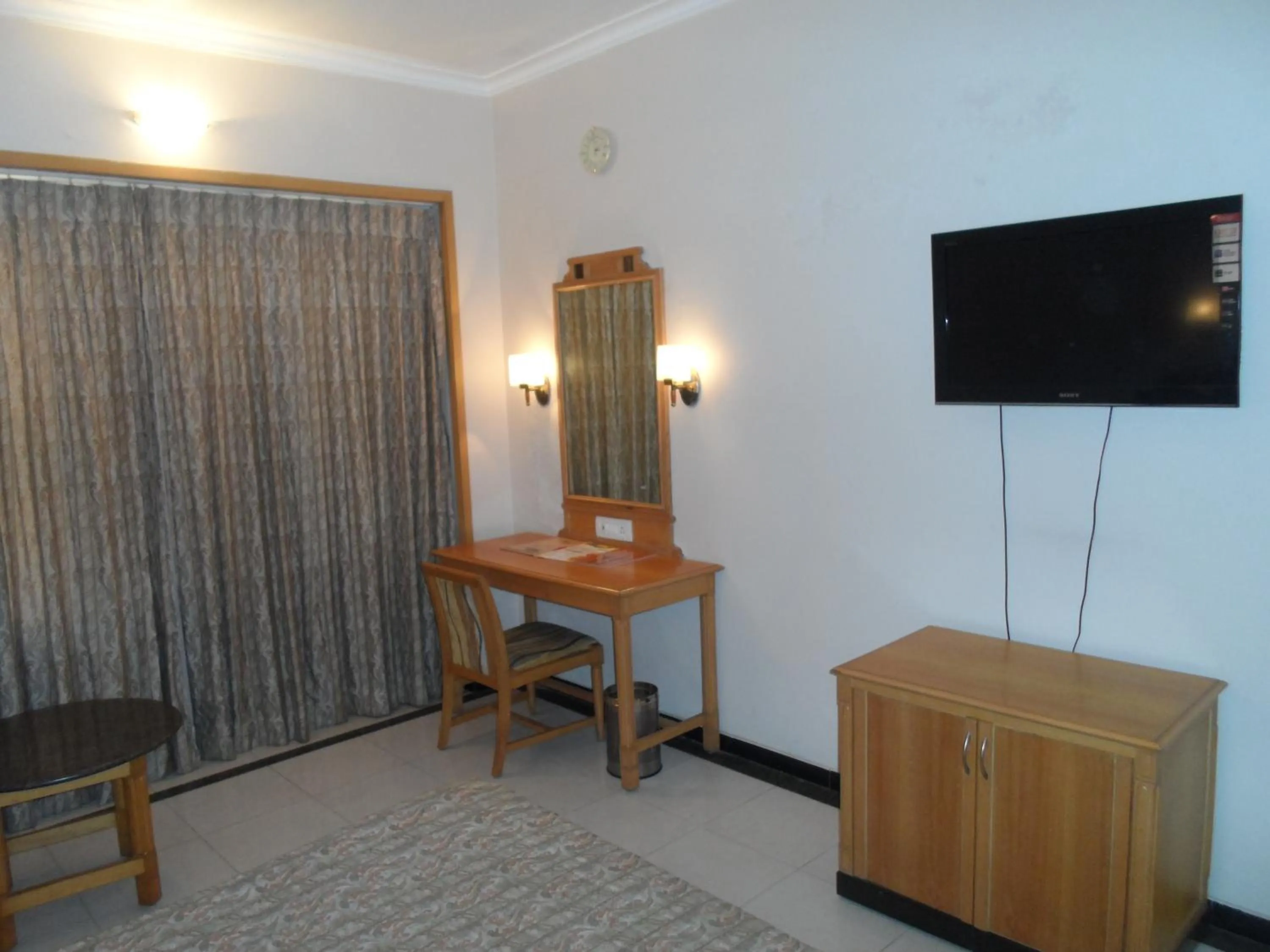 TV and multimedia in Hotel Kalyan Residency