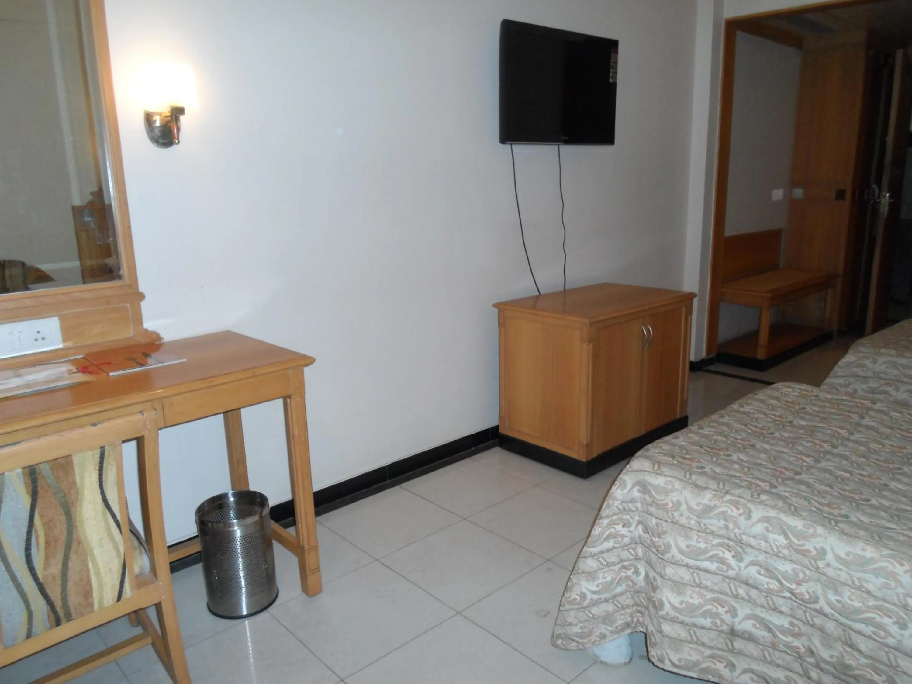 TV and multimedia, Bed in Hotel Kalyan Residency