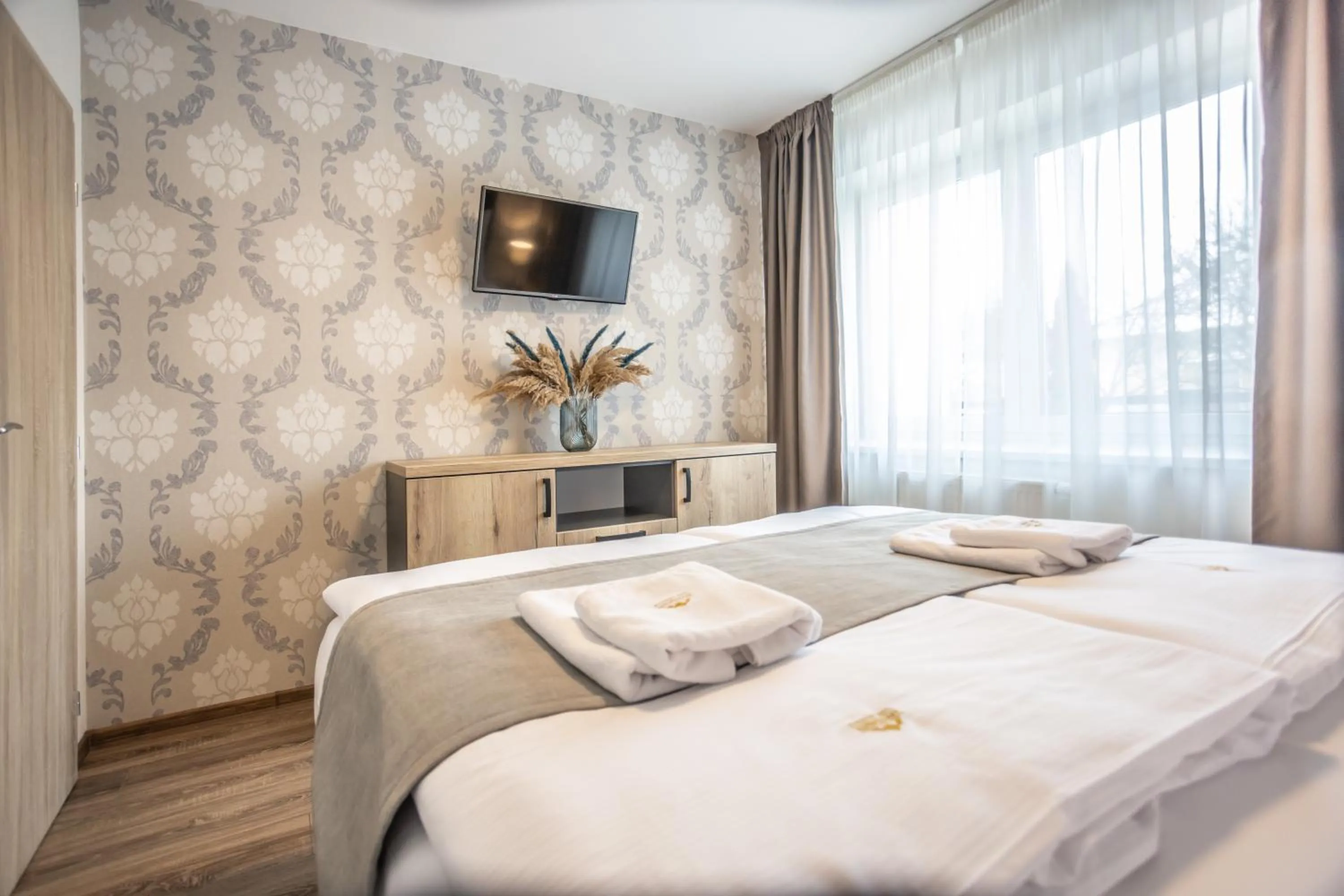 TV and multimedia, Bed in Hotel Demanova Apartments - Dependance