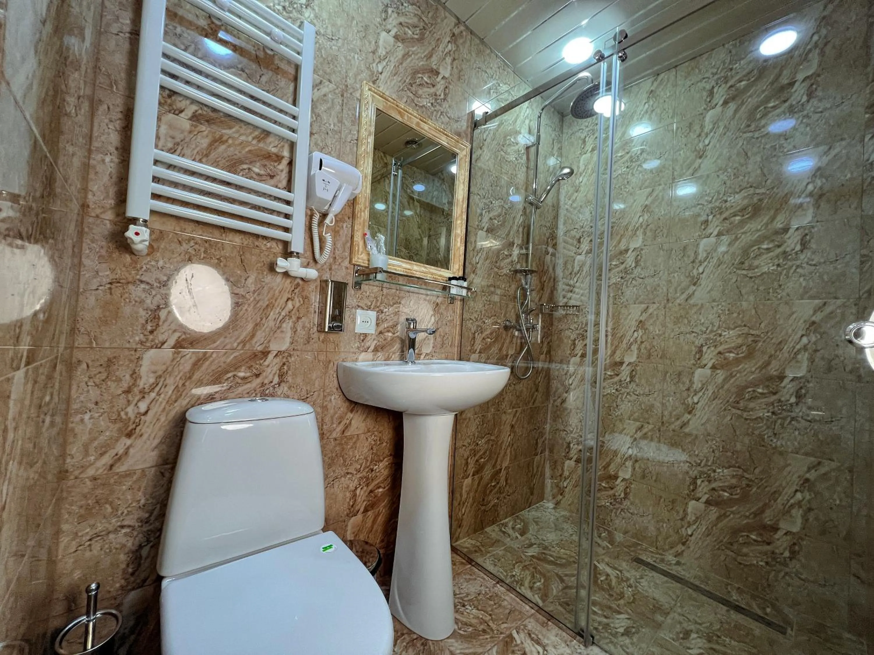 Shower in Opera Avenue Hotel