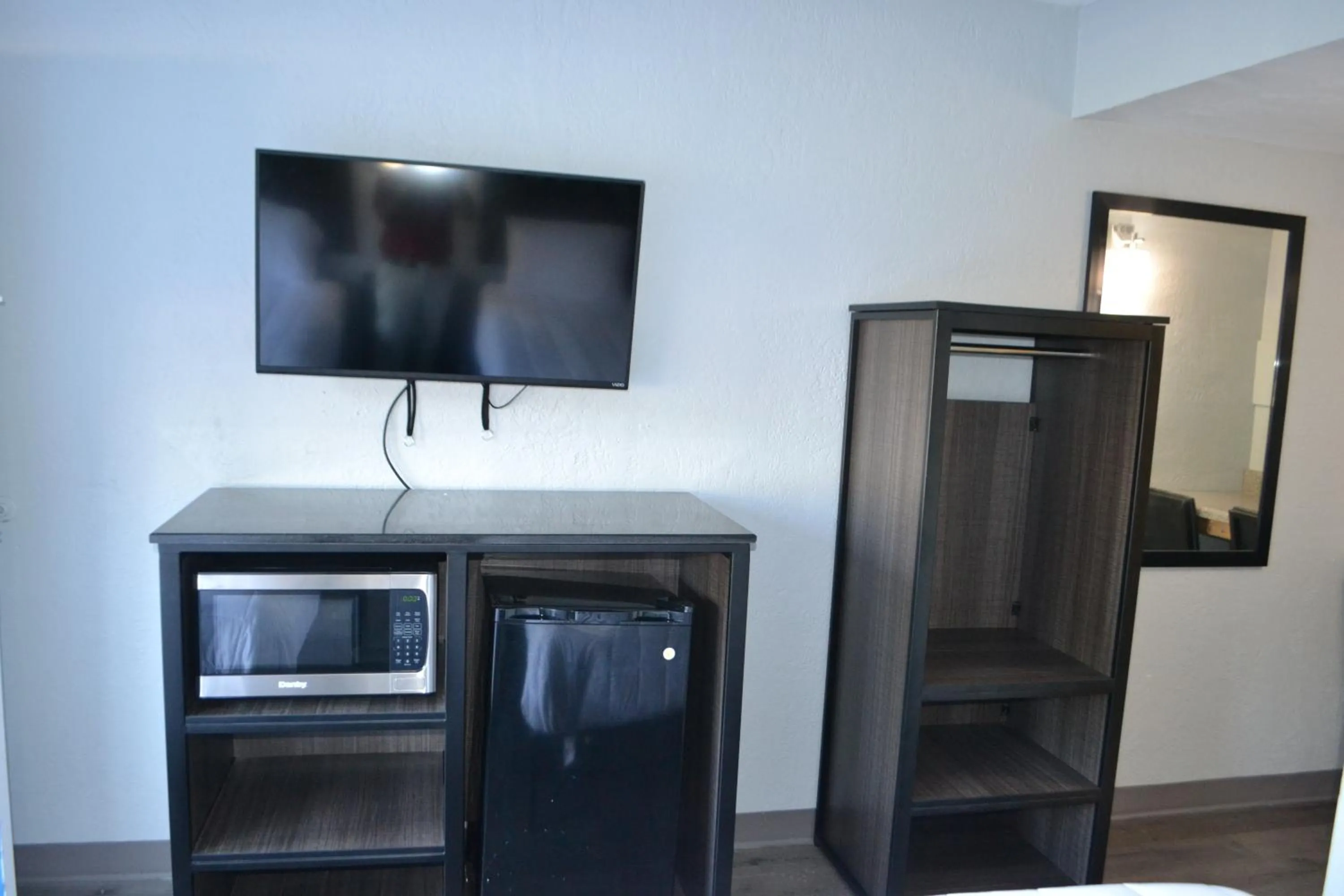 Kitchen or kitchenette in Home 1 Great Stay