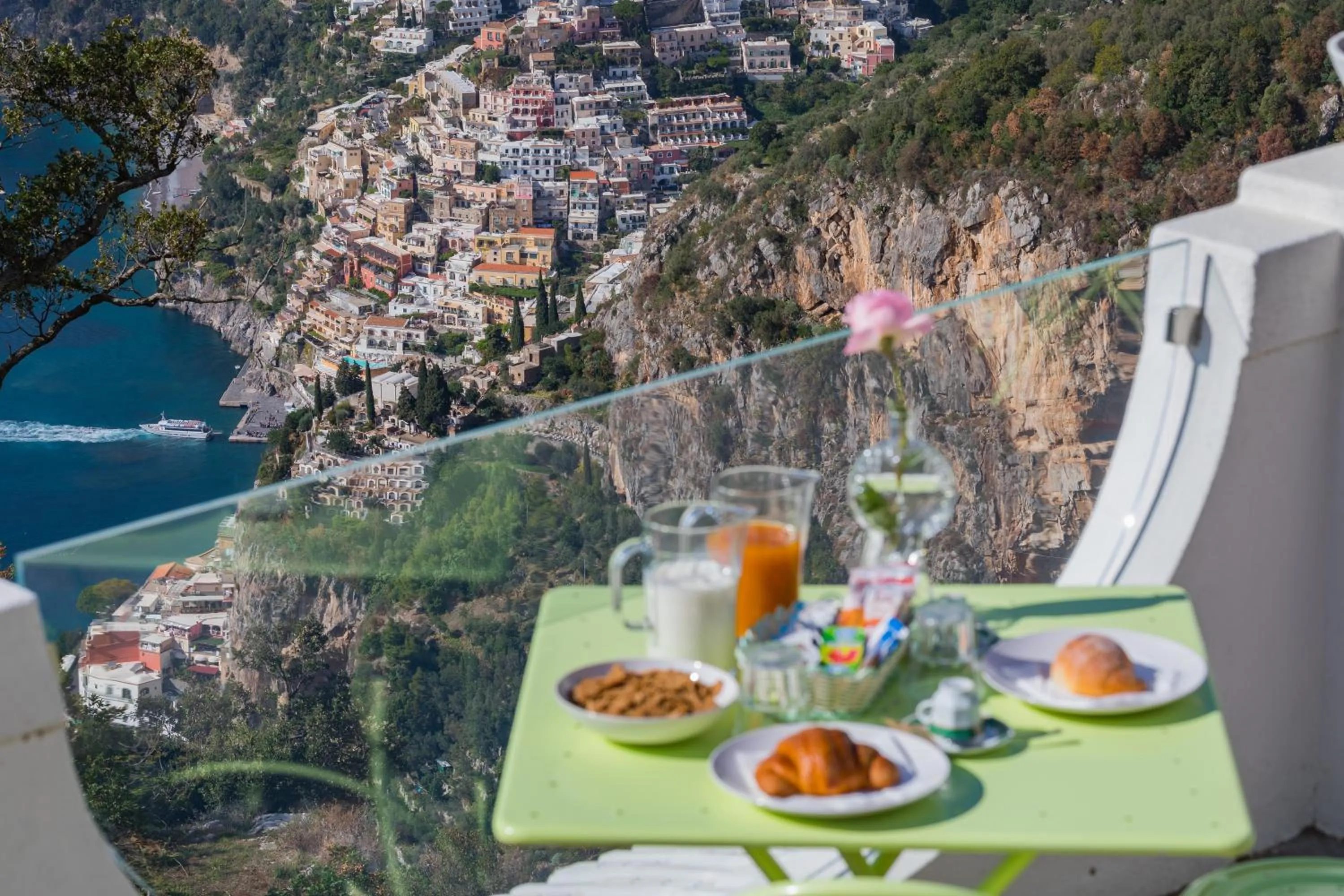 Food and drinks in Bacio del Sole B&B Positano