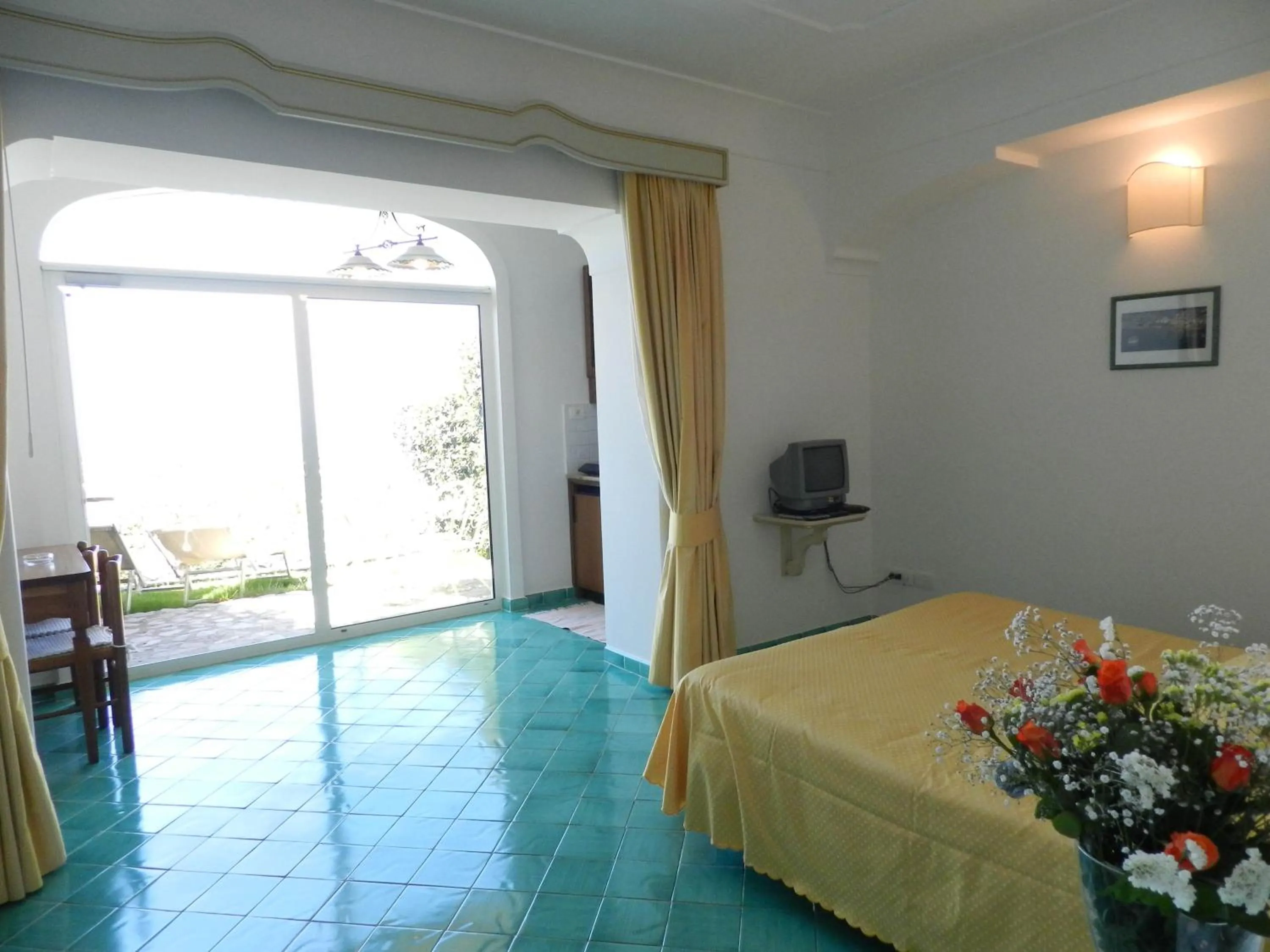 Photo of the whole room in Bacio del Sole B&B Positano