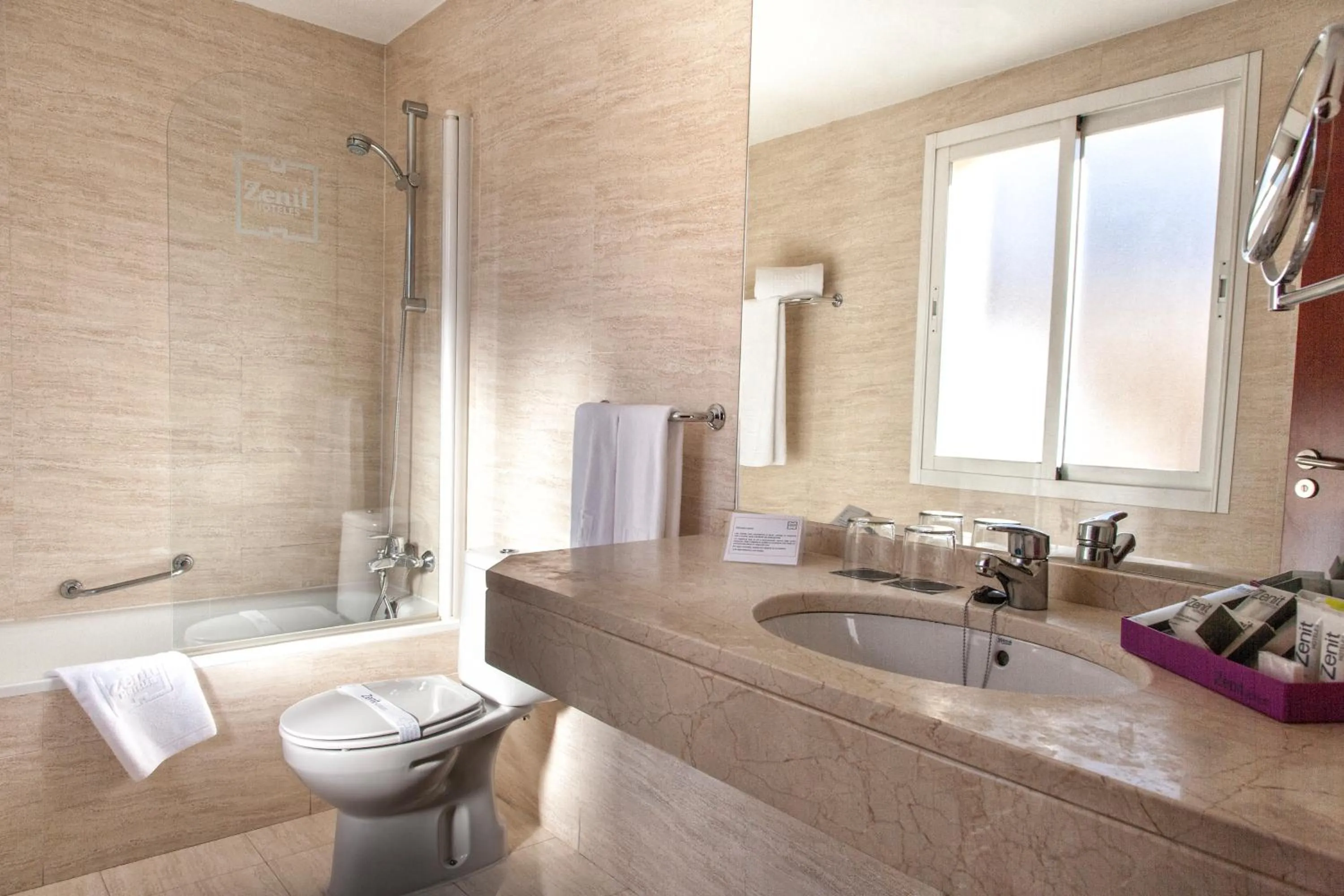 Bathroom in Zenit Málaga