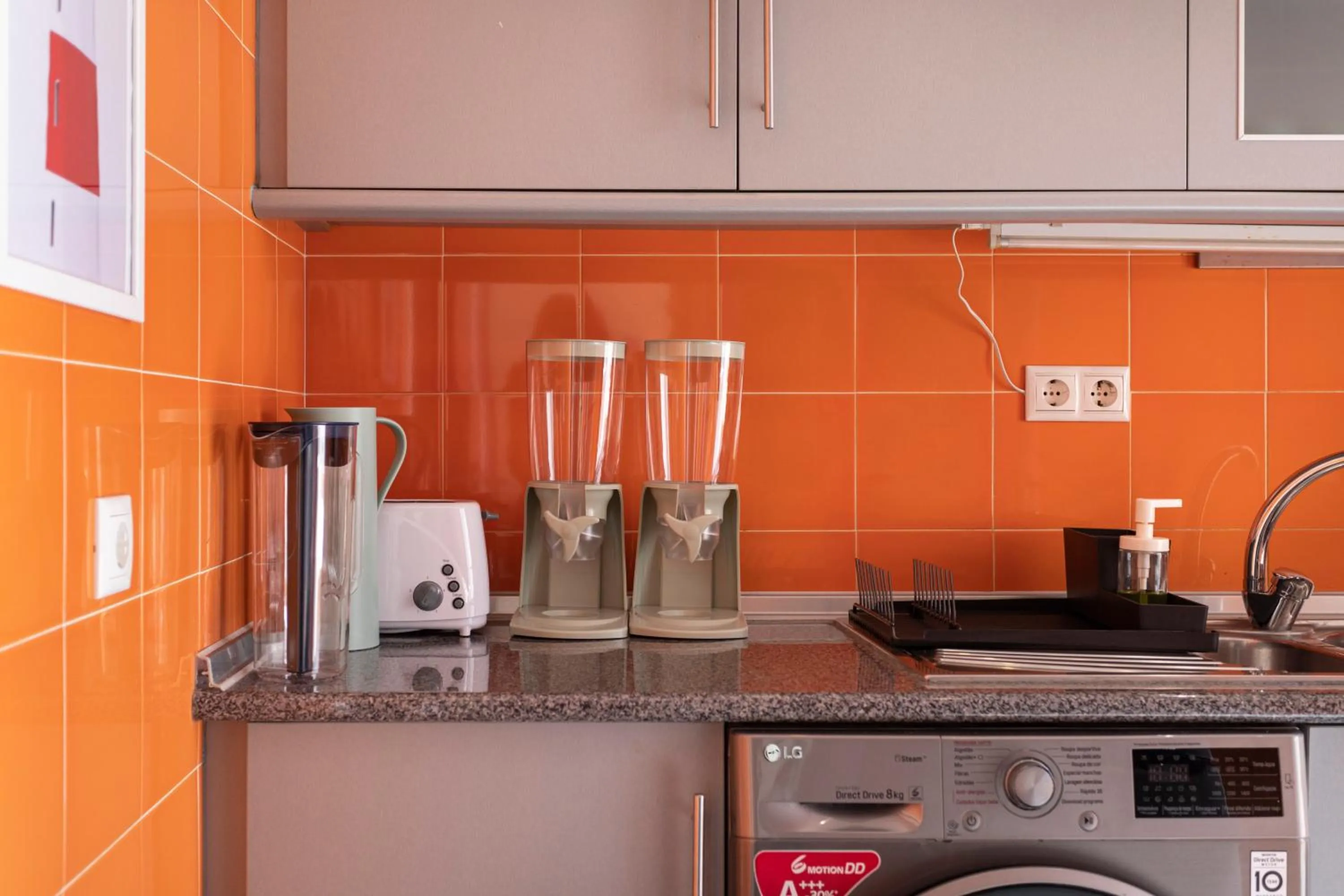 Coffee/tea facilities in Lemon Hostel Faro