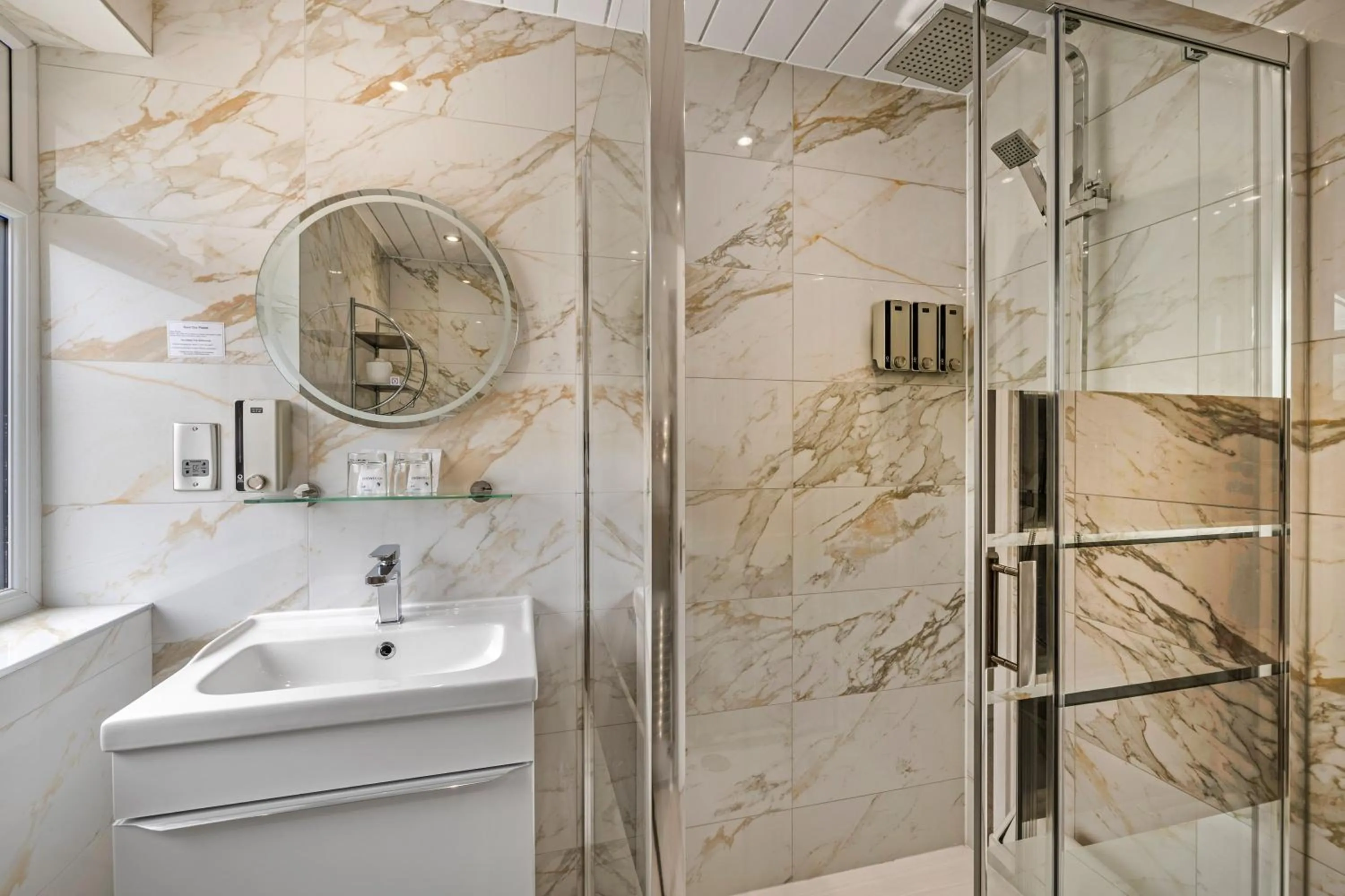 Bathroom in Drake Hotel Plymouth