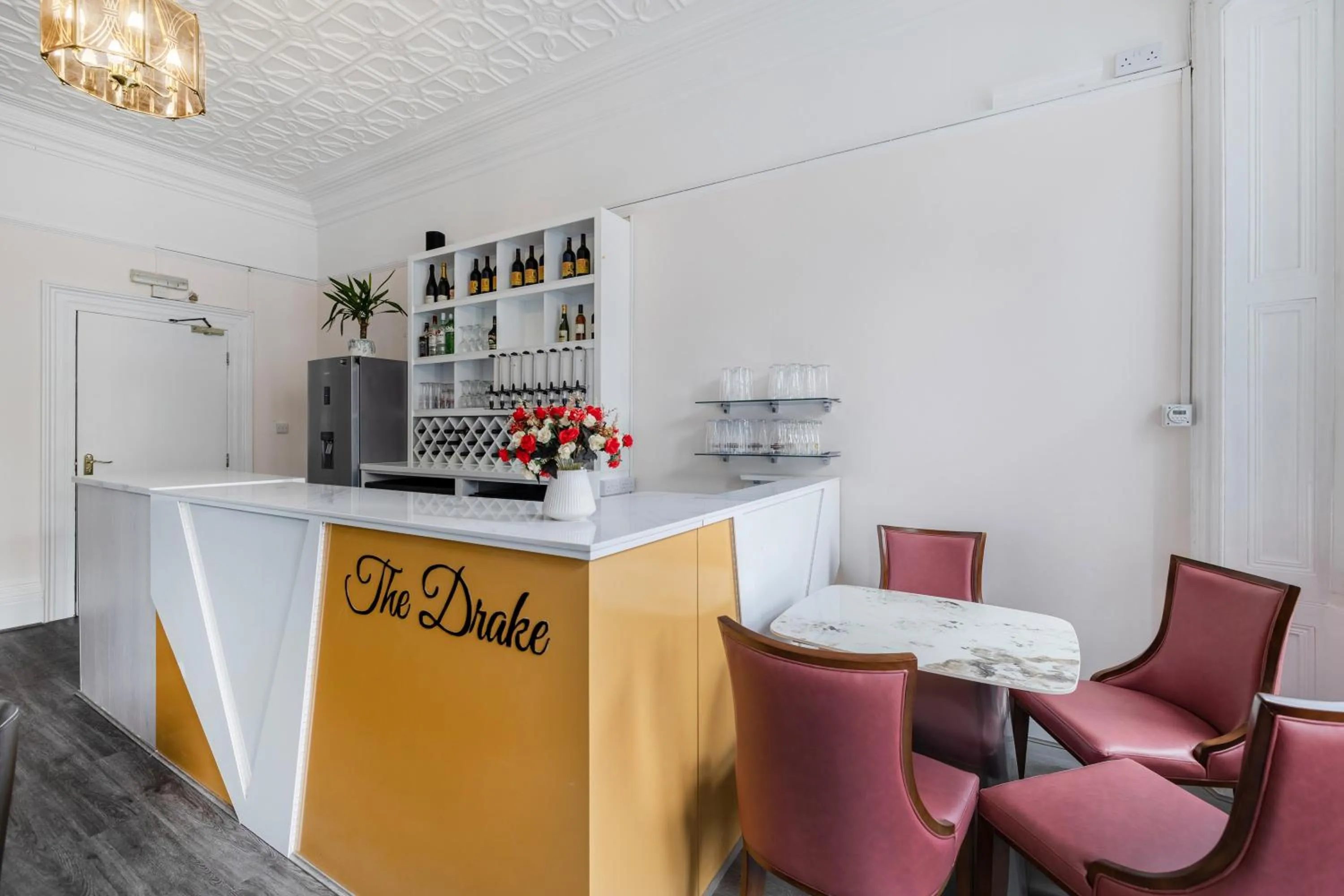 Lounge or bar in Drake Hotel Plymouth