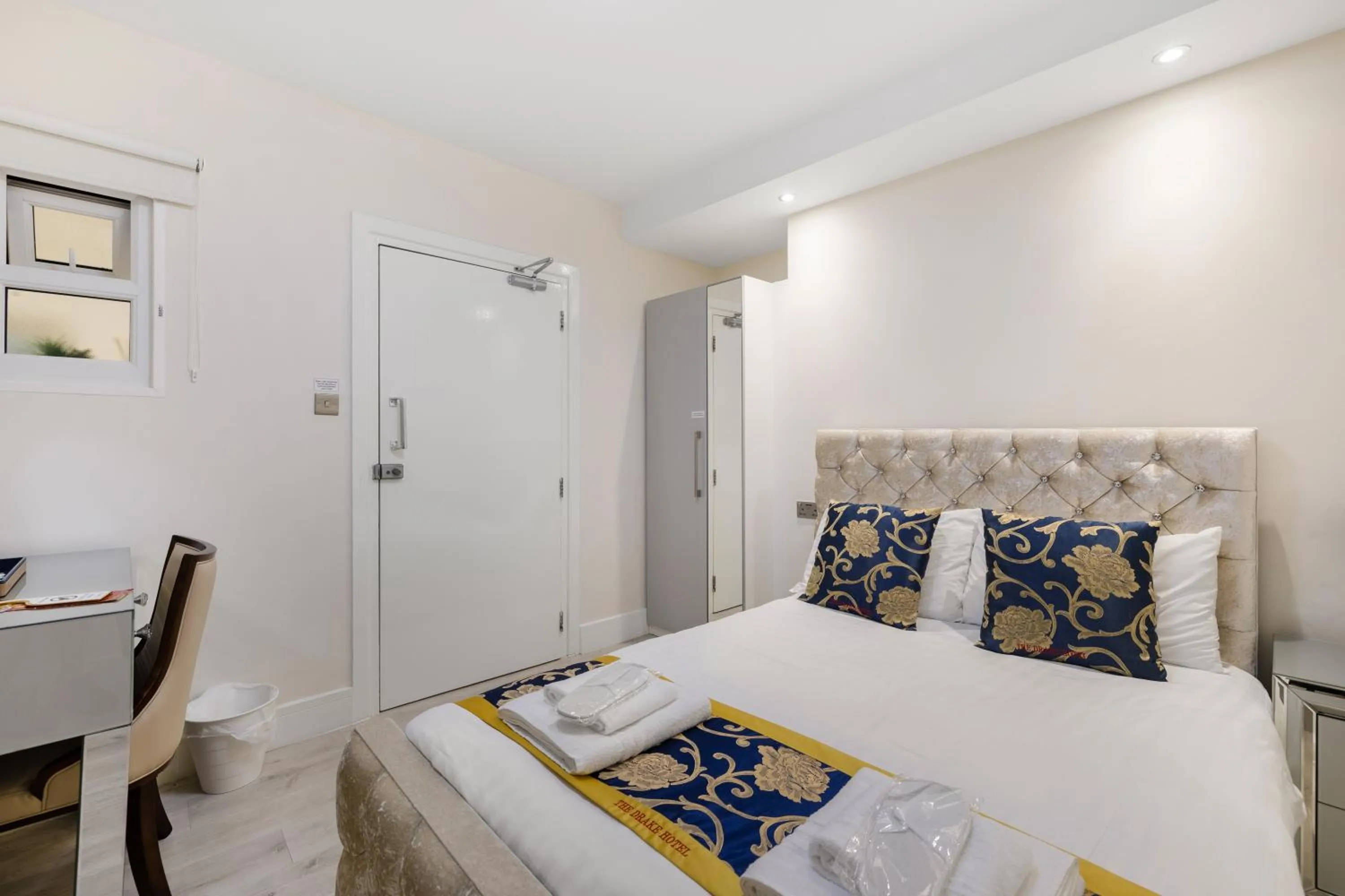 Bed in Drake Hotel Plymouth