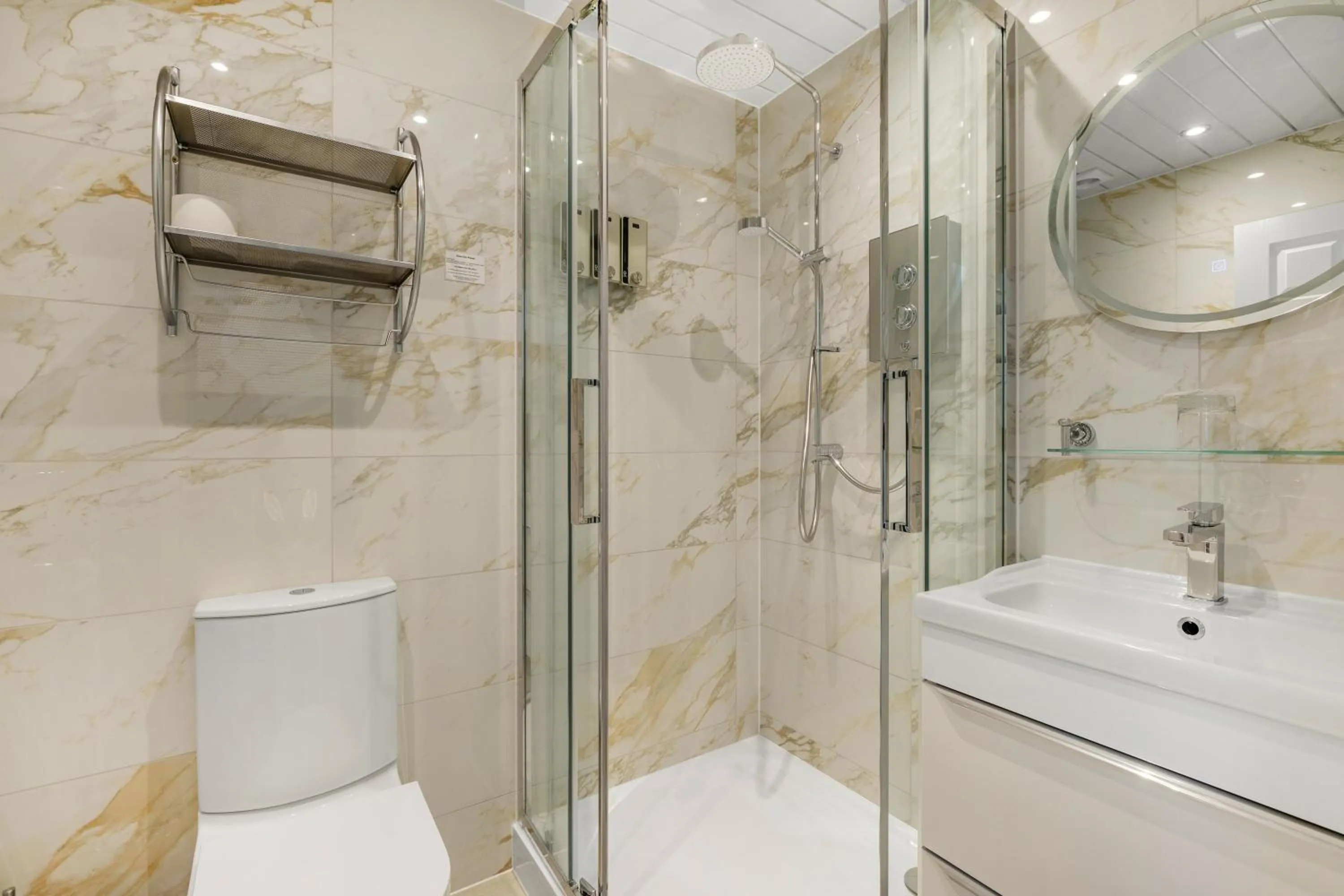 Bathroom in Drake Hotel Plymouth